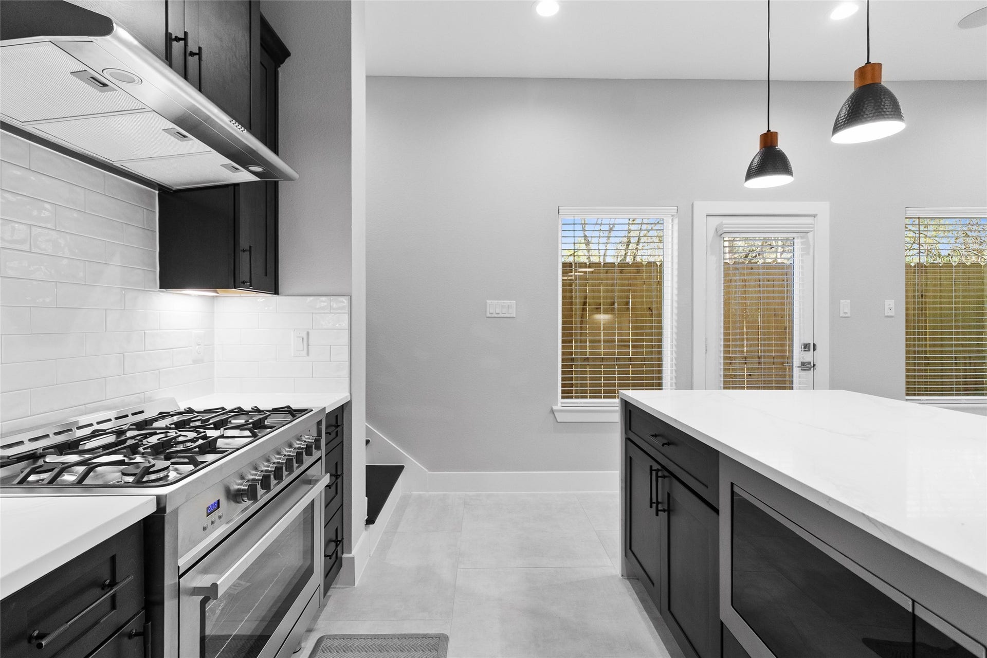 825 Paul Quinn Street, #B, Houston, TX 77091 Your chefs kitchen, with its gas range and bold cabinetry, makes every meal feel like it was prepared in a restaurant-worthy space.