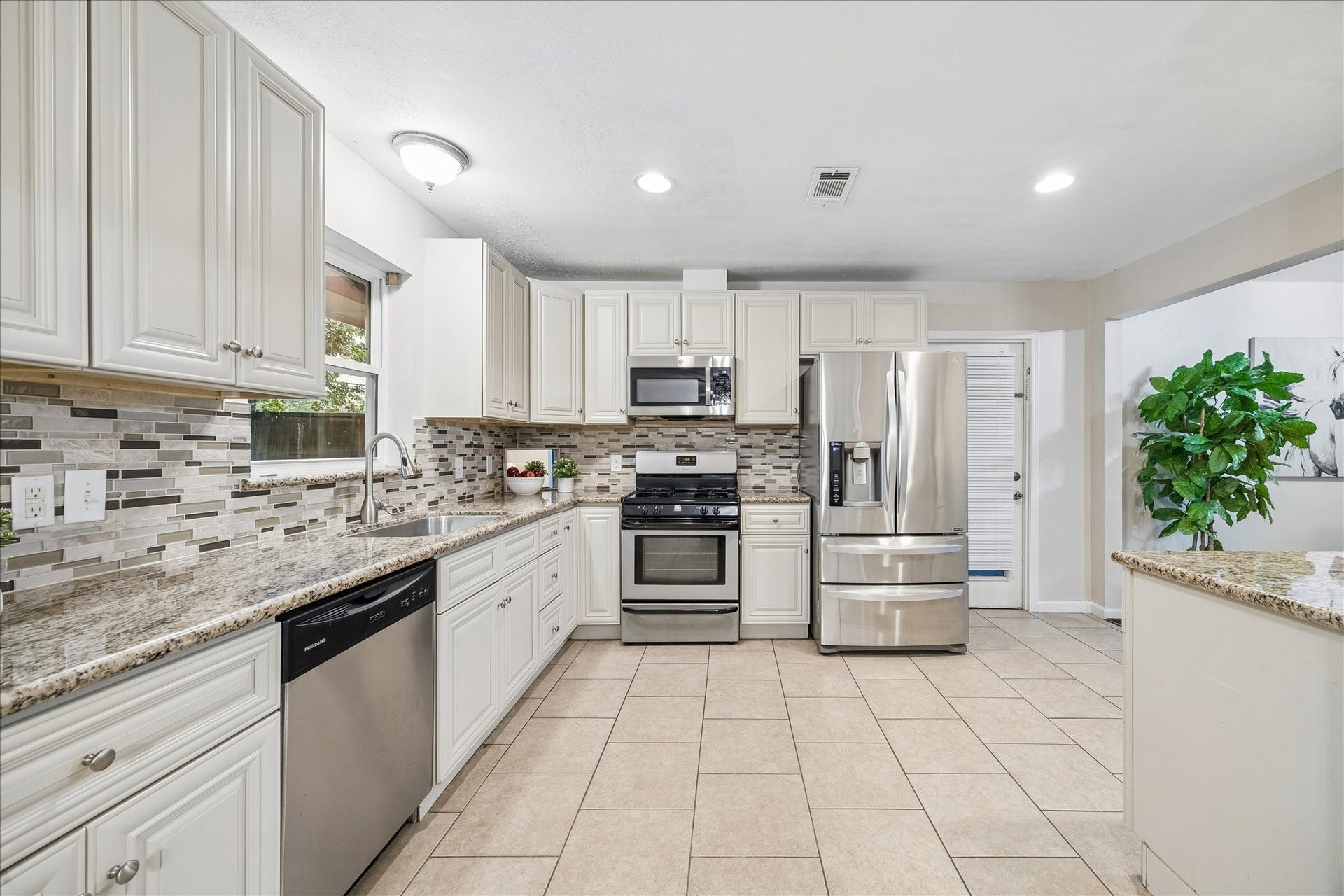 beautiful updated kitchen.