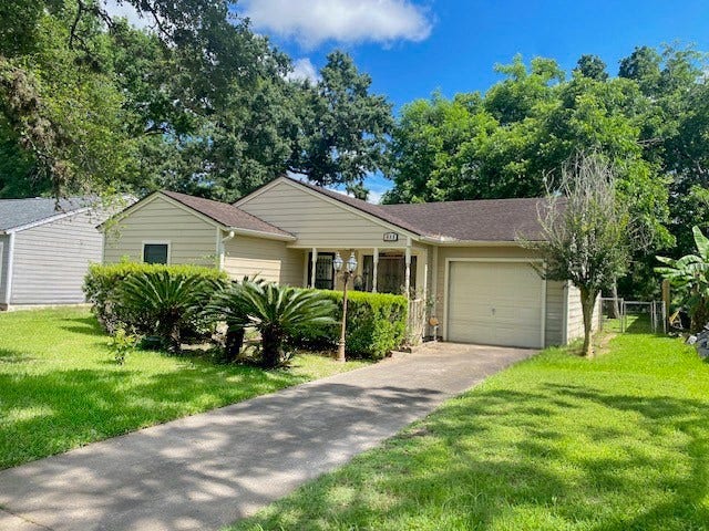 Property photo for 632 Kyle Street, Angleton, TX