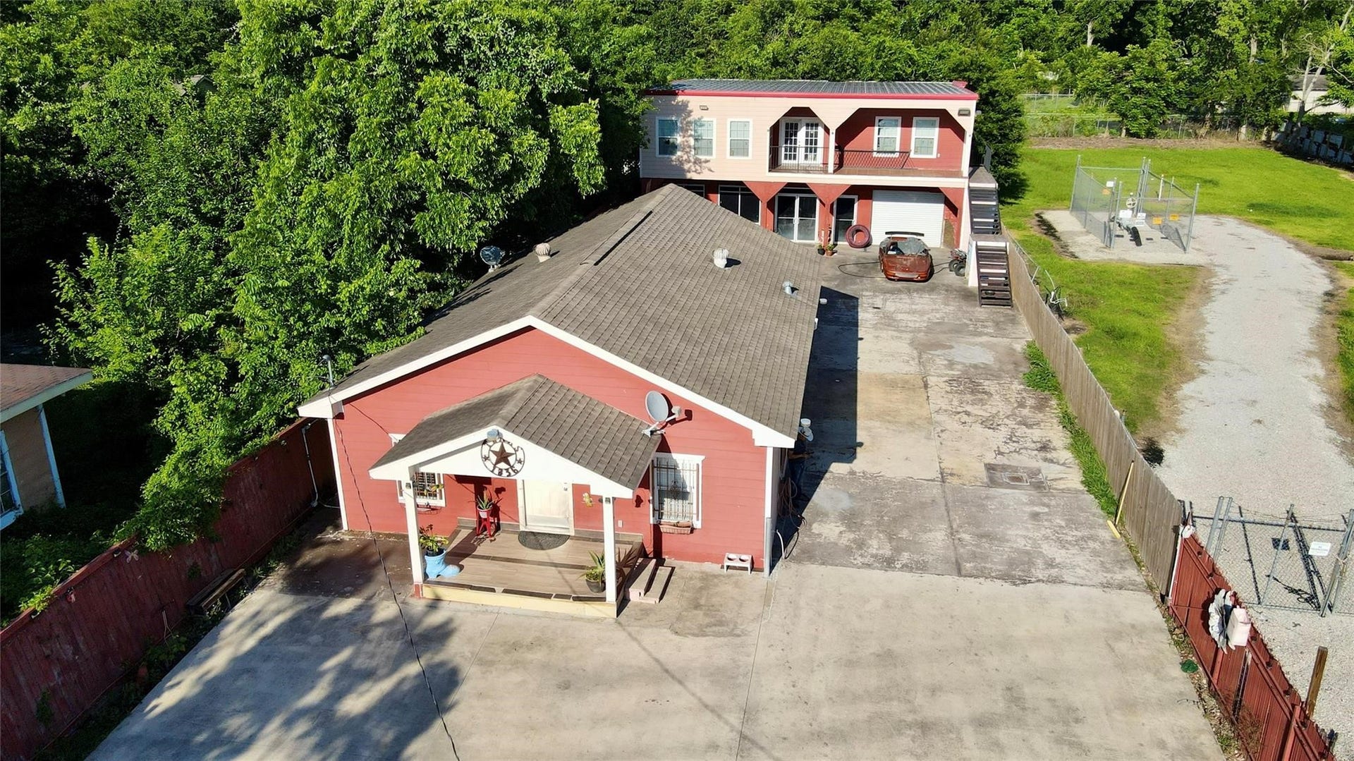 9944 E Hardy Road, Houston, TX 77093 9944 E Hardy Road, Houston, TX 77093