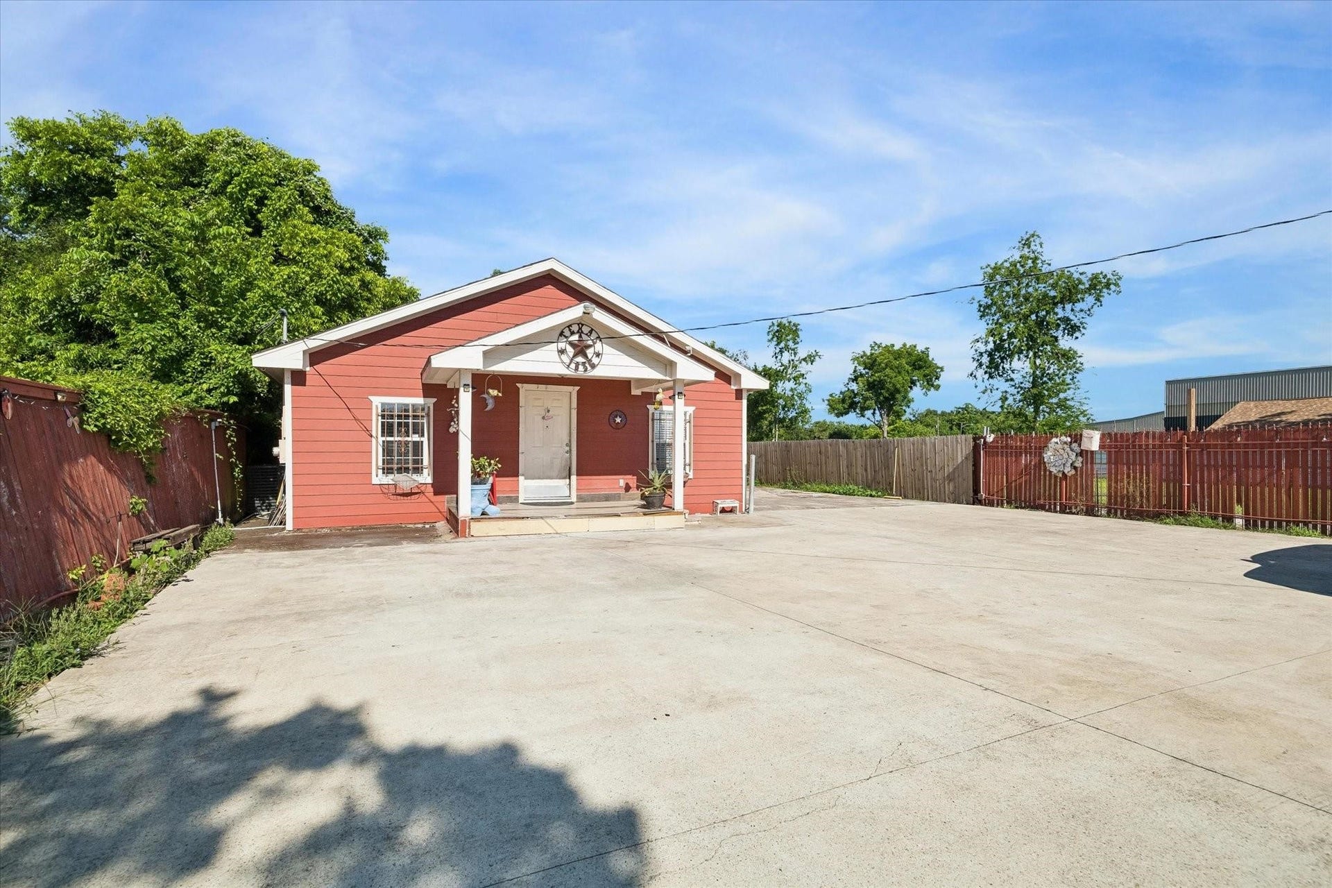 9944 E Hardy Road, Houston, TX 77093 9944 E Hardy Road, Houston, TX 77093