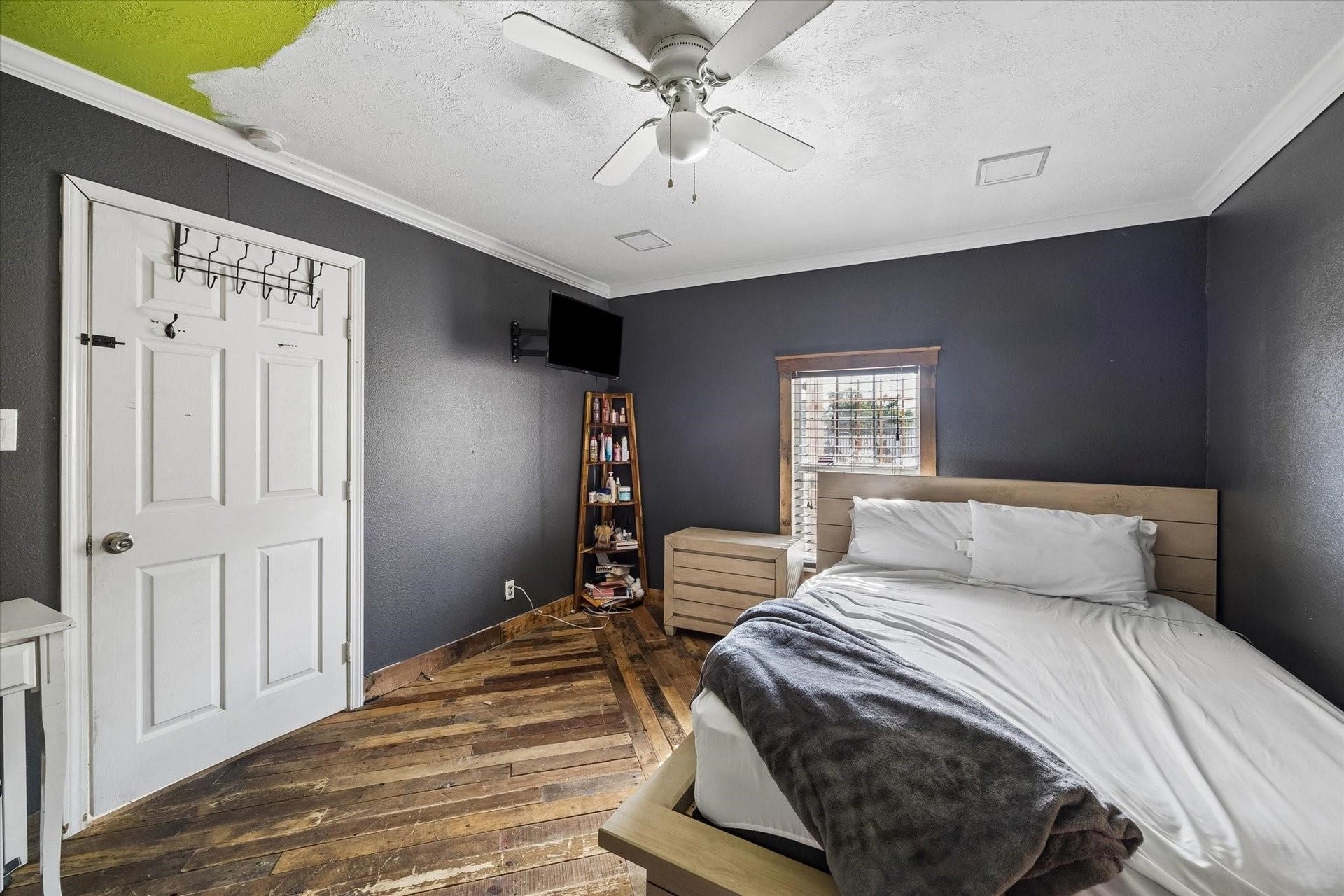 9944 E Hardy Road, Houston, TX 77093 9944 E Hardy Road, Houston, TX 77093