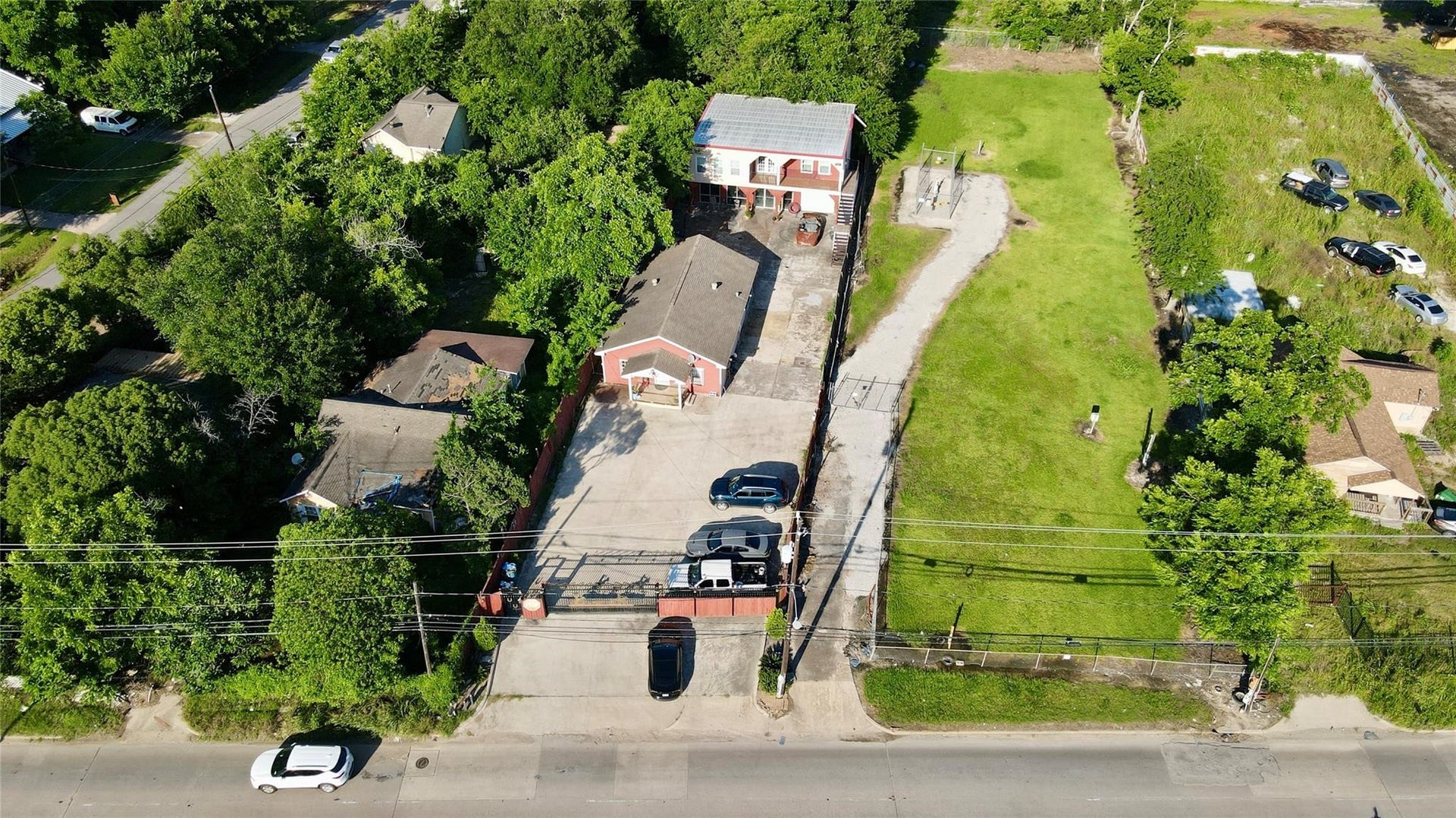 9944 E Hardy Road, Houston, TX 77093 9944 E Hardy Road, Houston, TX 77093