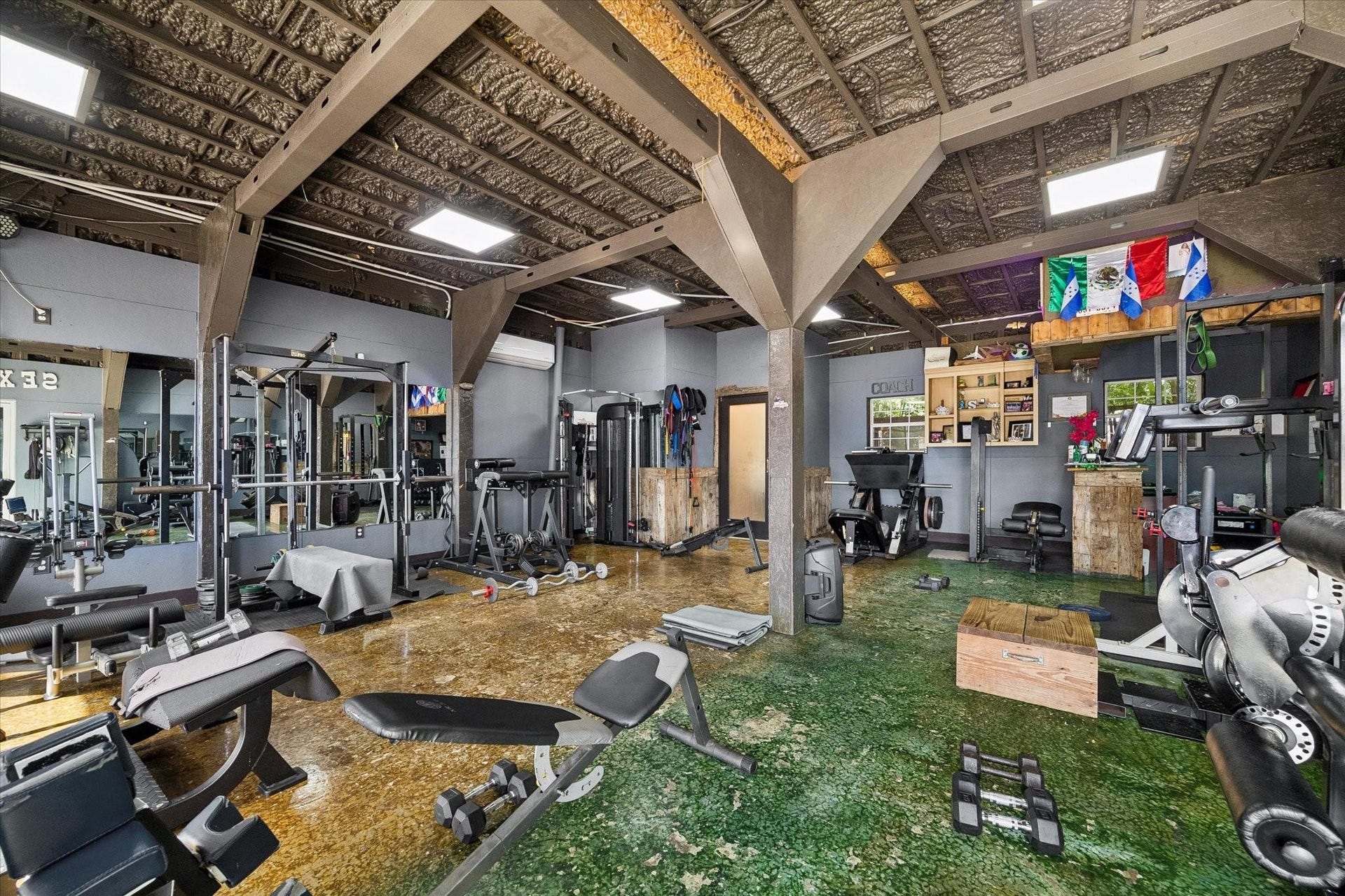 9944 E Hardy Road, Houston, TX 77093 9944 E Hardy Road, Houston, TX 77093