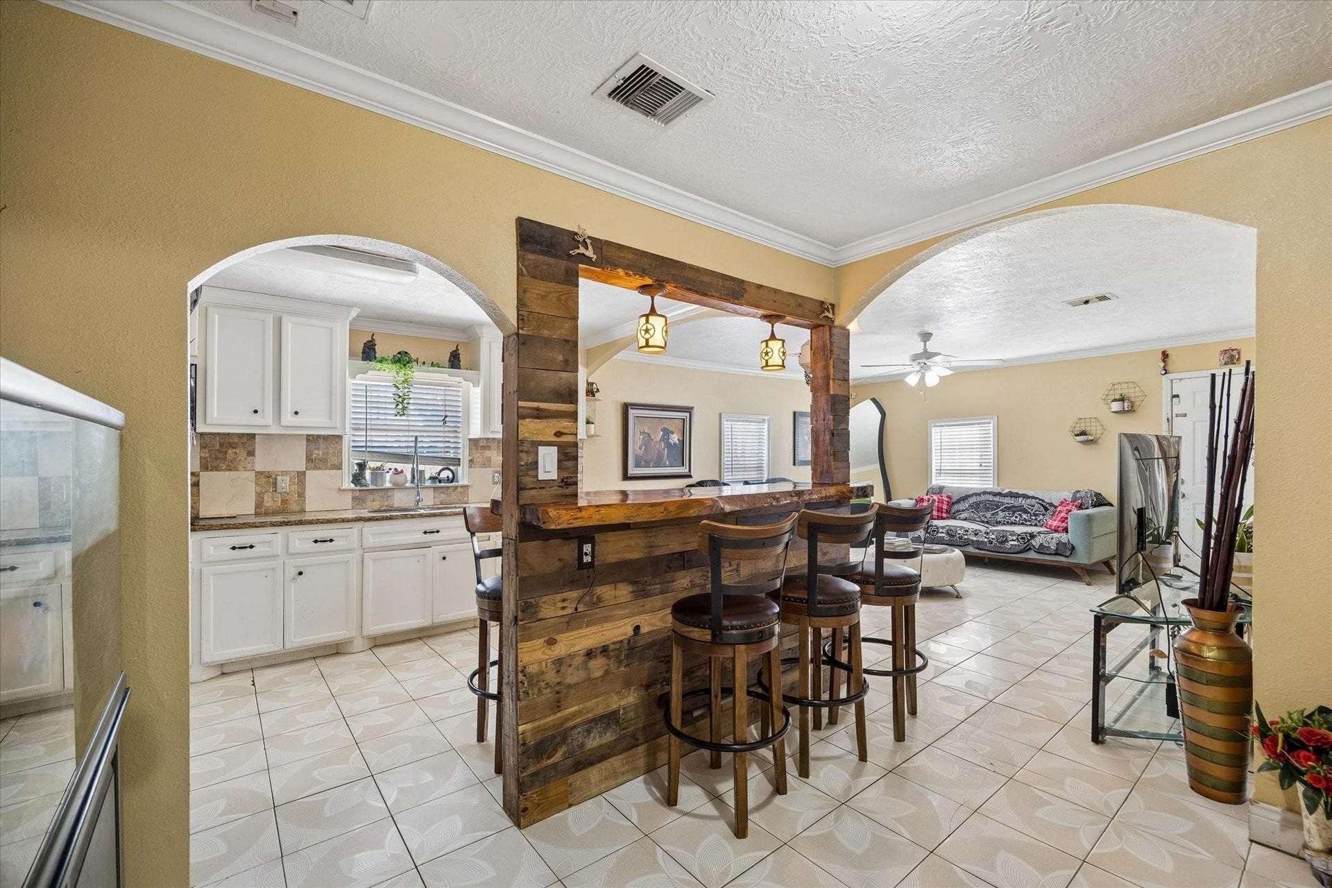 9944 E Hardy Road, Houston, TX 77093 9944 E Hardy Road, Houston, TX 77093