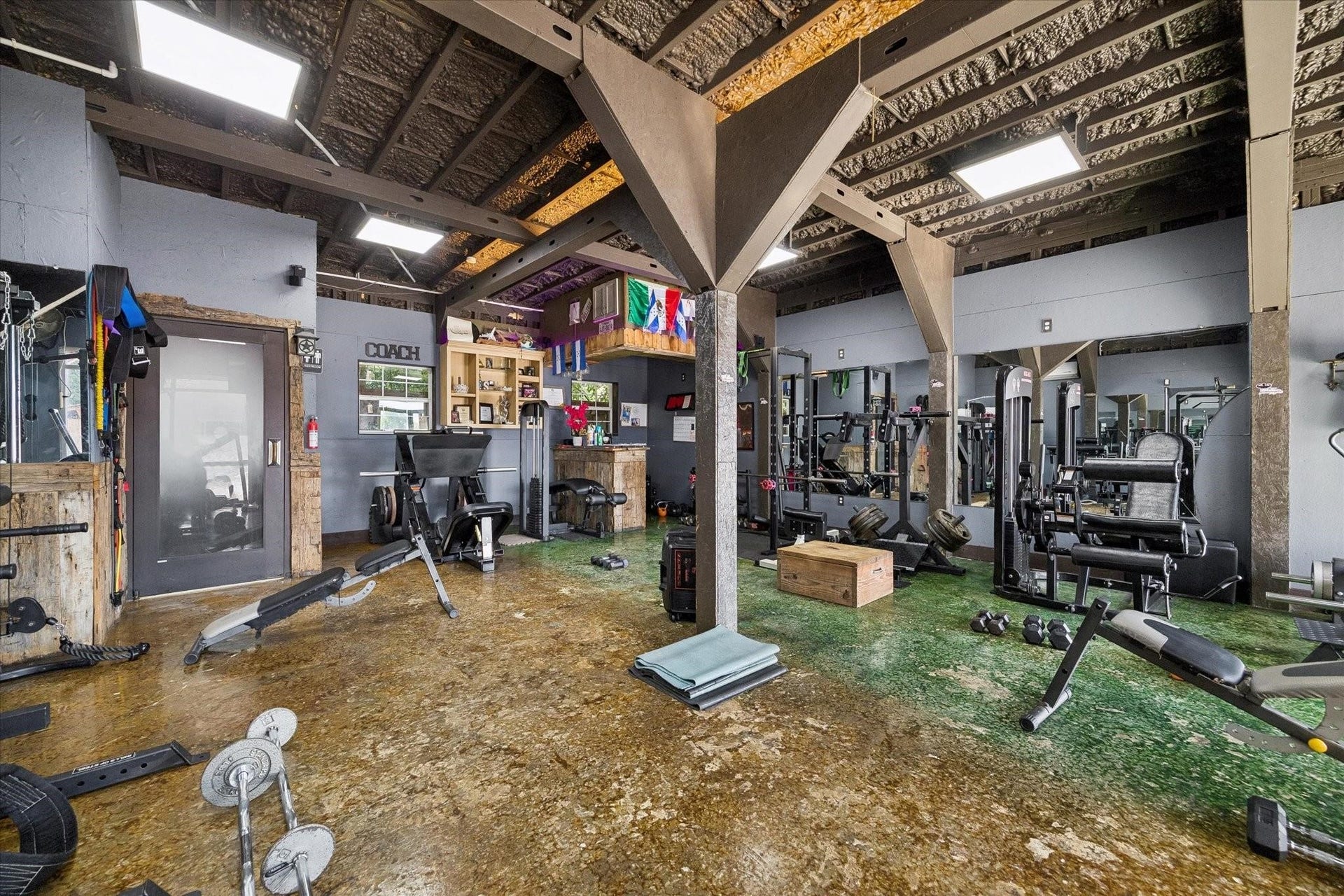 9944 E Hardy Road, Houston, TX 77093 9944 E Hardy Road, Houston, TX 77093