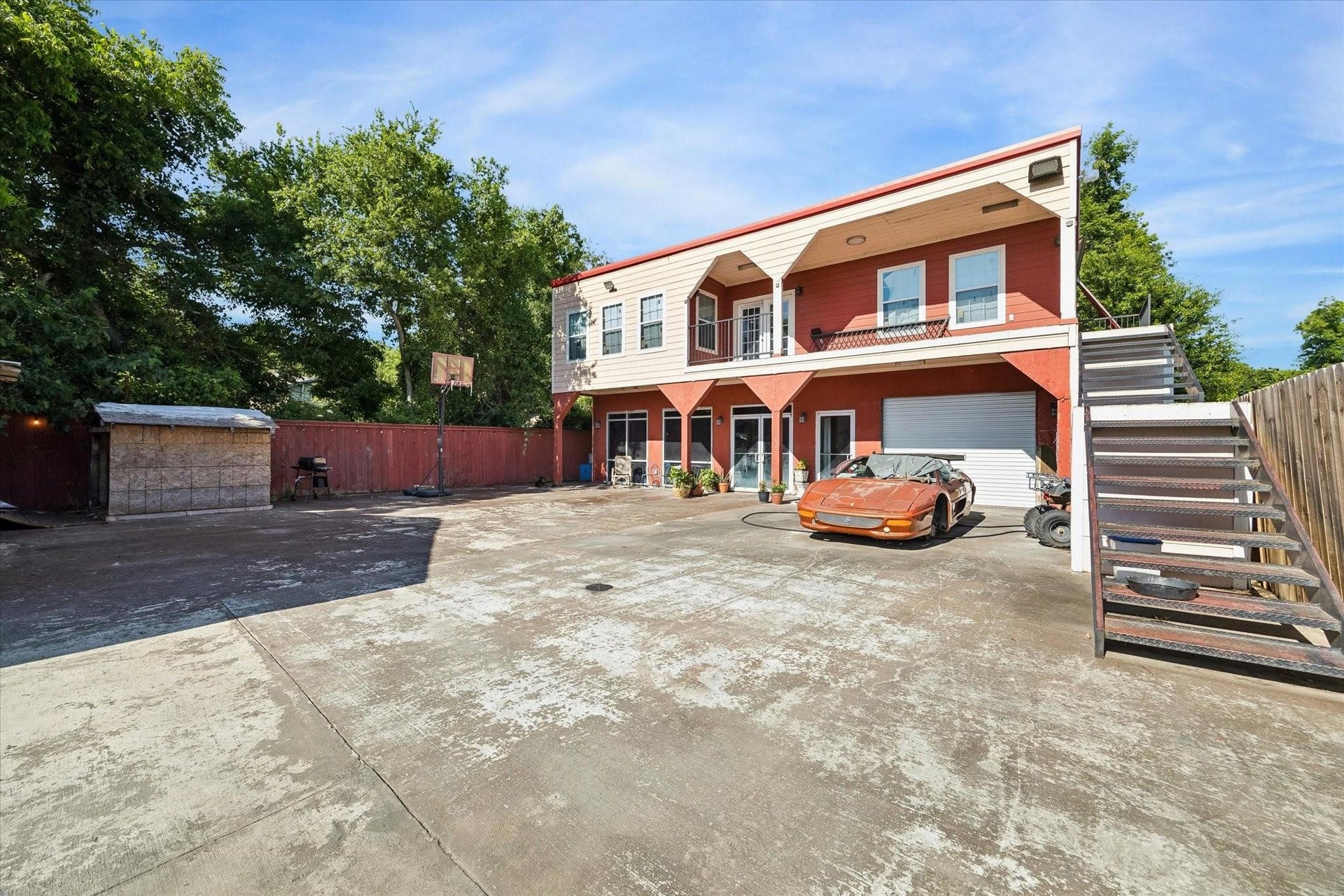 9944 E Hardy Road, Houston, TX 77093 9944 E Hardy Road, Houston, TX 77093