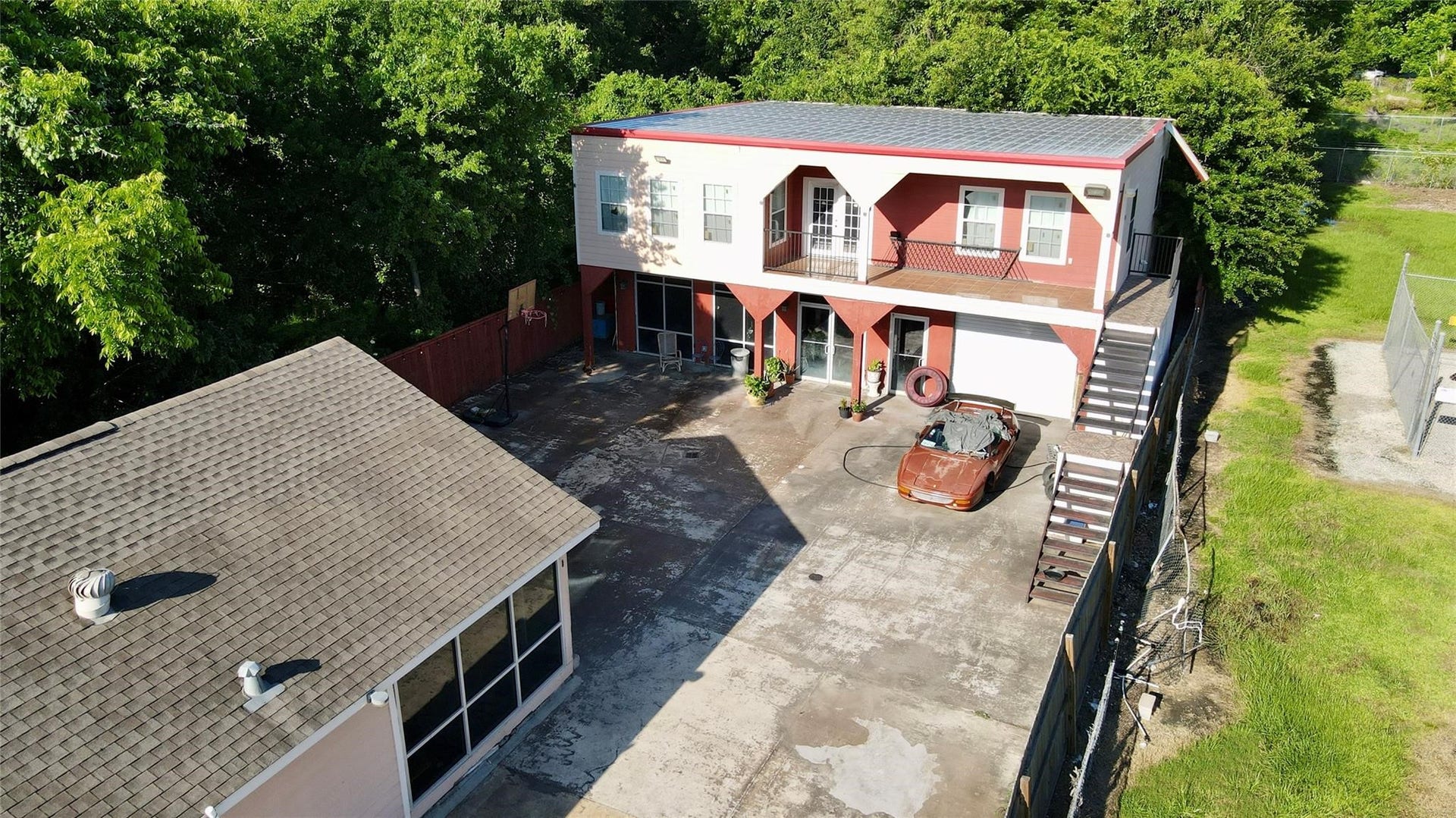 9944 E Hardy Road, Houston, TX 77093 9944 E Hardy Road, Houston, TX 77093