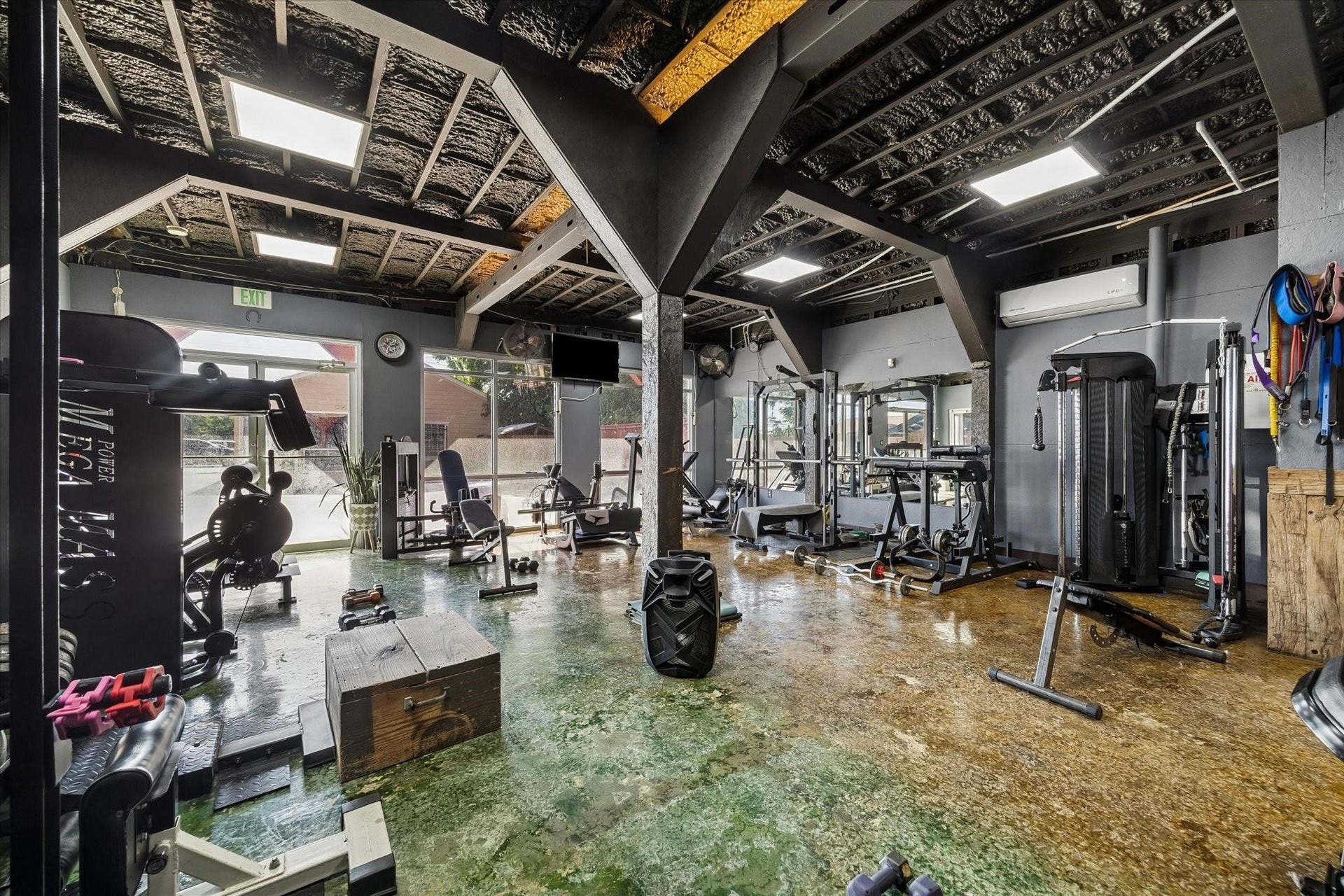 9944 E Hardy Road, Houston, TX 77093 9944 E Hardy Road, Houston, TX 77093