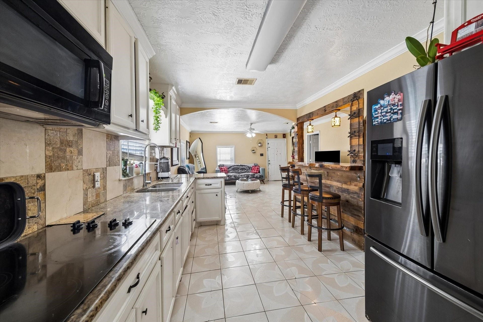 9944 E Hardy Road, Houston, TX 77093 9944 E Hardy Road, Houston, TX 77093