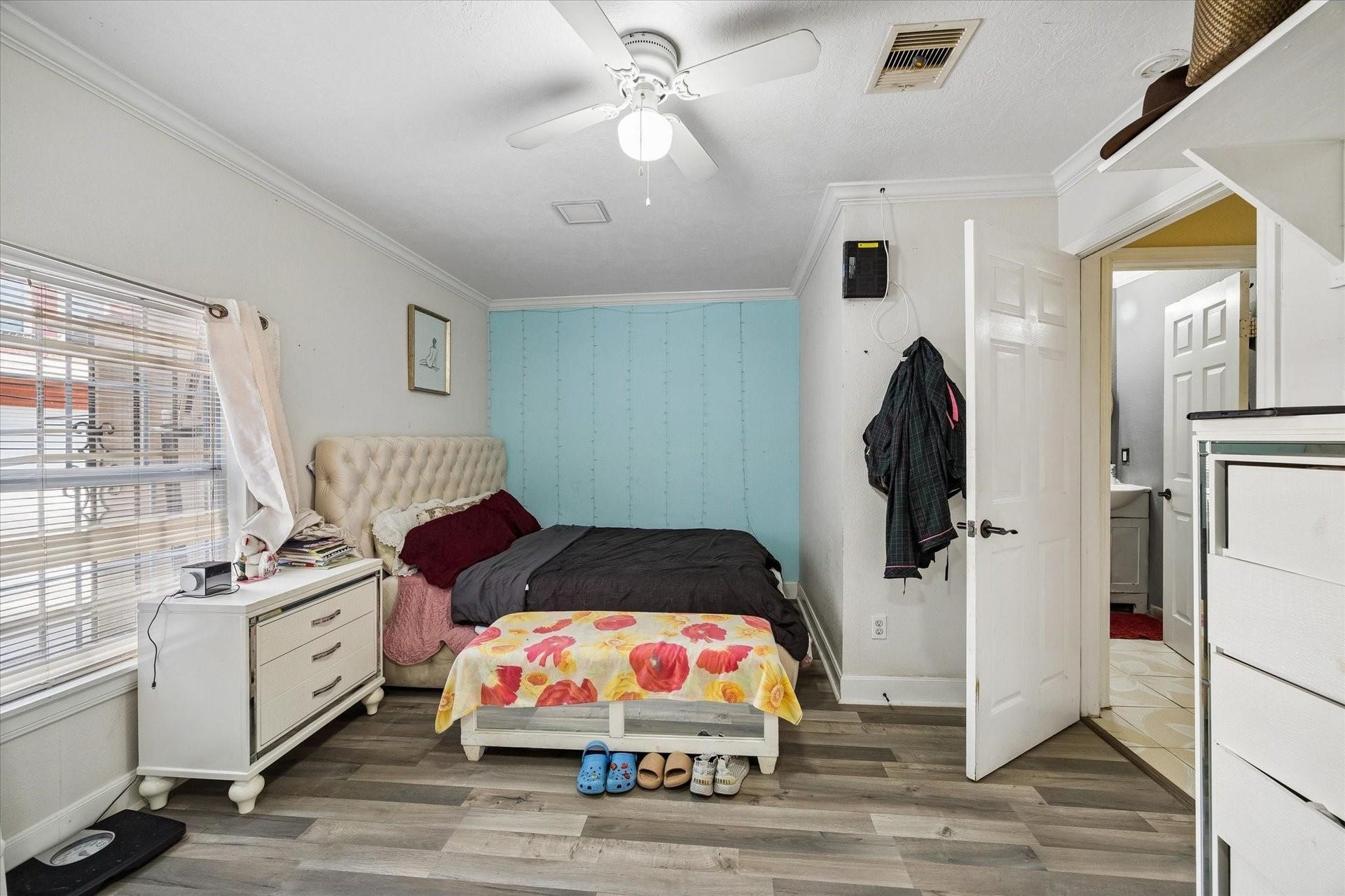 9944 E Hardy Road, Houston, TX 77093 9944 E Hardy Road, Houston, TX 77093