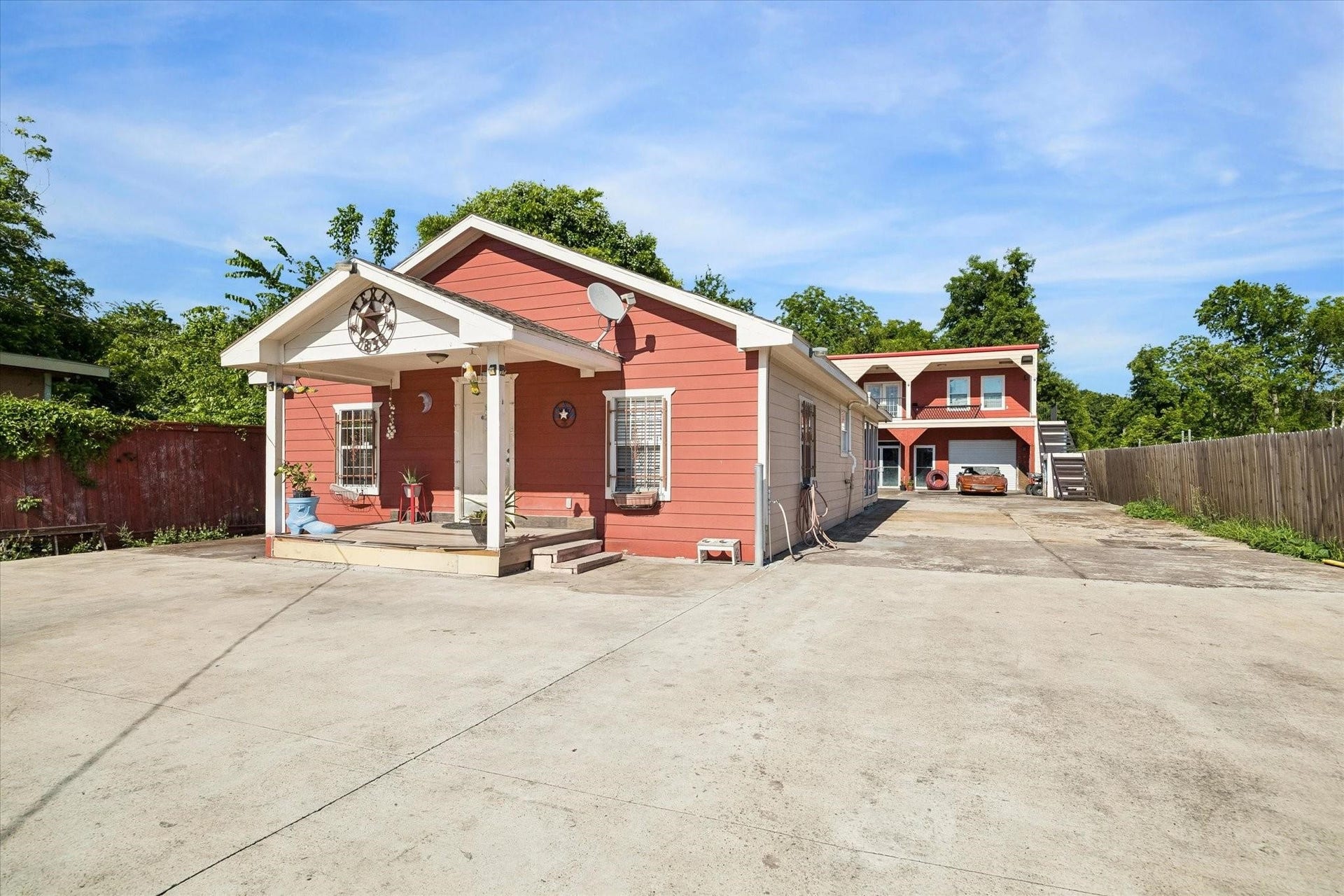 9944 E Hardy Road, Houston, TX 77093 9944 E Hardy Road, Houston, TX 77093