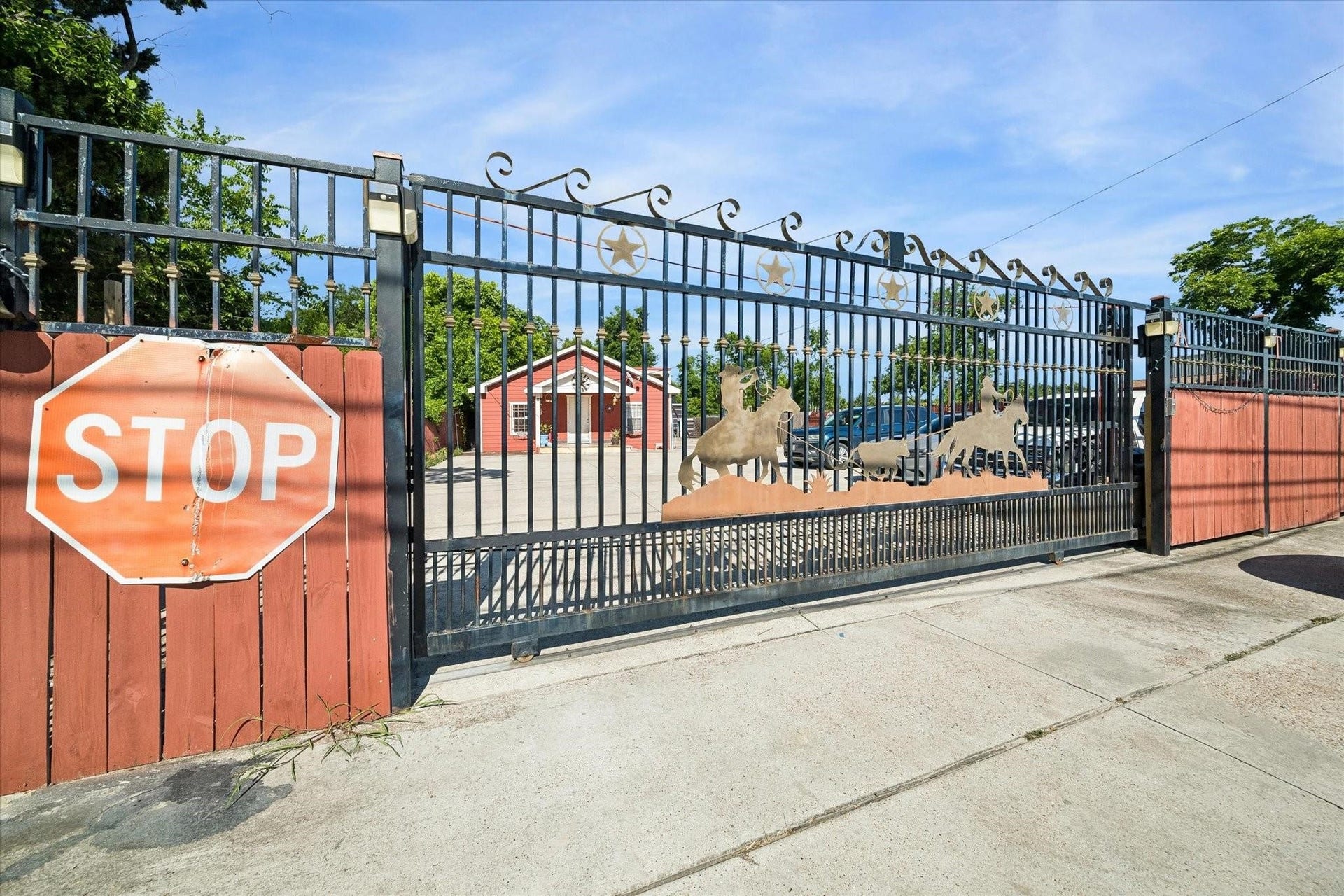 9944 E Hardy Road, Houston, TX 77093 9944 E Hardy Road, Houston, TX 77093