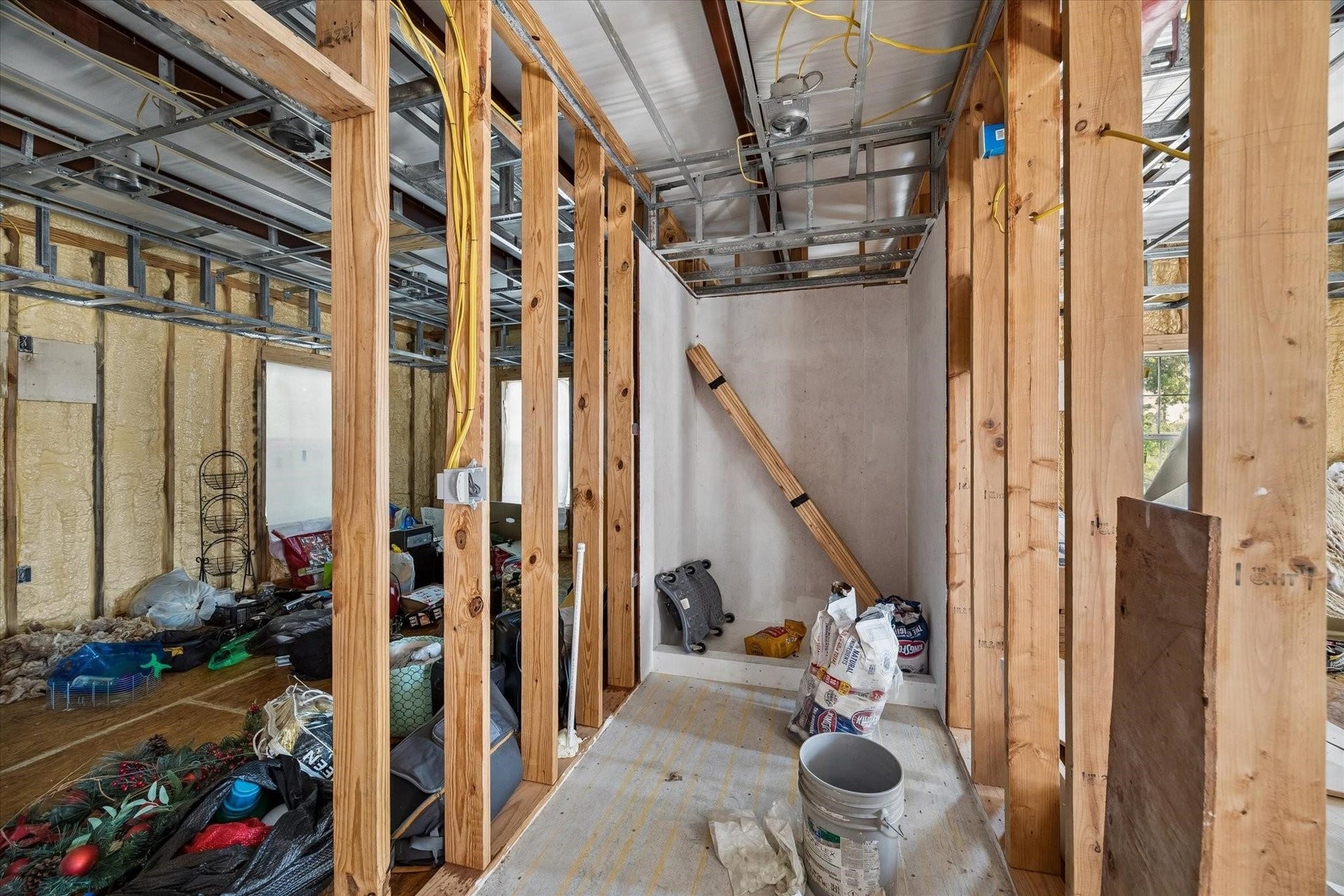 9944 E Hardy Road, Houston, TX 77093 9944 E Hardy Road, Houston, TX 77093