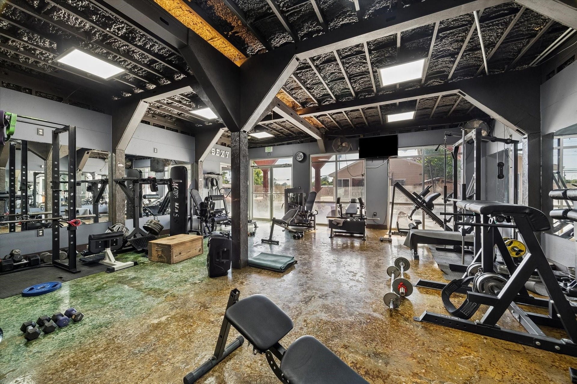 9944 E Hardy Road, Houston, TX 77093 9944 E Hardy Road, Houston, TX 77093