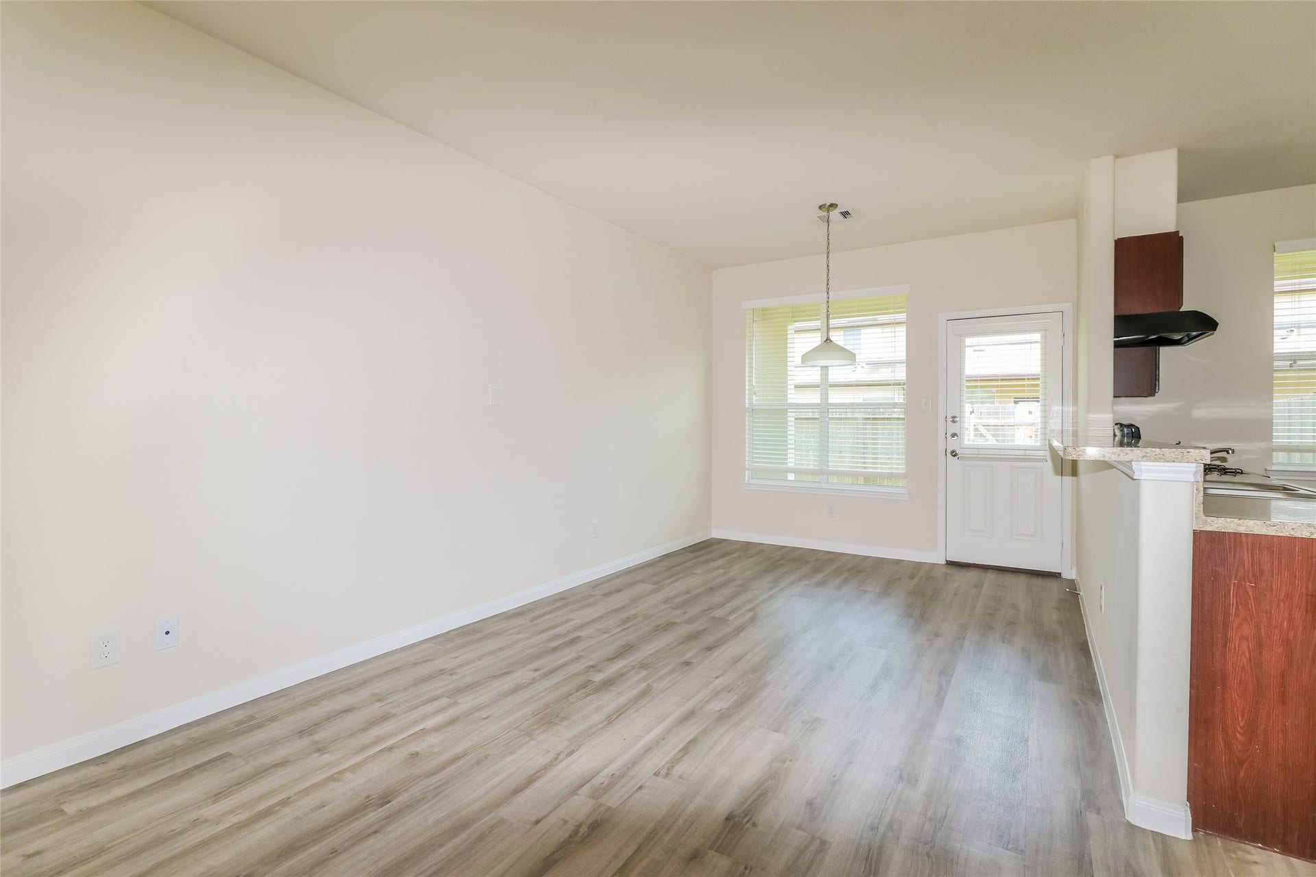 12407 Dona Lane, Houston, TX 77044 Photos may be representative of the floor plan and not the exact home. Finishes, layout, and features of the actual property for lease may vary.