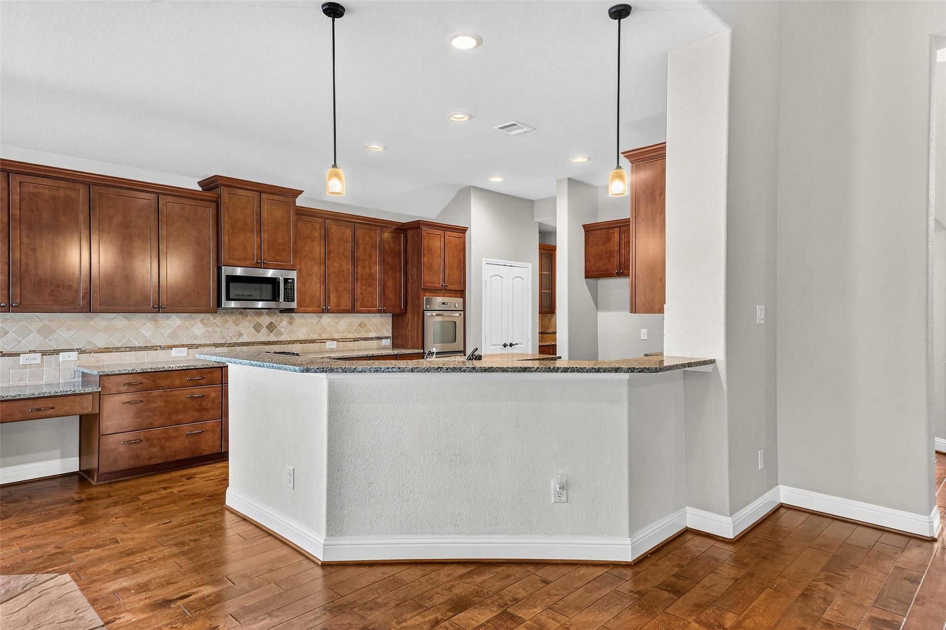 12218 Rampy Green Drive, Tomball, TX 77377 Spacious kitchen perfect for cooking and entertaining.