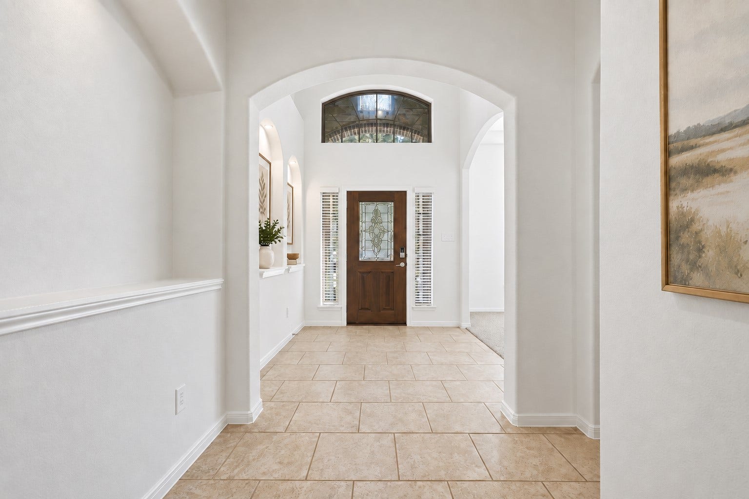 11723 Giovanni Lane, Richmond, TX 77406 Now This Is a Grand Welcome Home! Step inside to a spacious foyer featuring soaring ceilings, beautiful tile flooring, graceful archways, decorative art niches, and wonderful natural light. The elegant architectural details immediately give the home a feeling of space and sophistication. A beautiful first impression that sets the tone for the rooms ahead! *Photo is virtually staged*