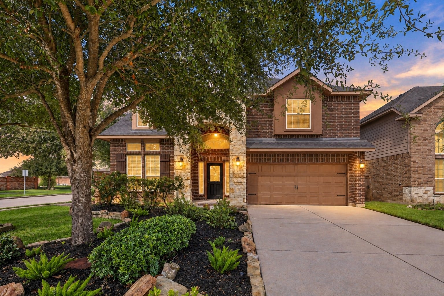 11723 Giovanni Lane, Richmond, TX 77406 Beautiful Curb Appeal from the Moment You Arrive! This gorgeous two-story home welcomes you with an attractive stone and brick elevation, mature trees, lush landscaping, and a beautifully maintained front yard. The spacious driveway leads to the attached garage, while the charming entry creates a warm and inviting first impression.
