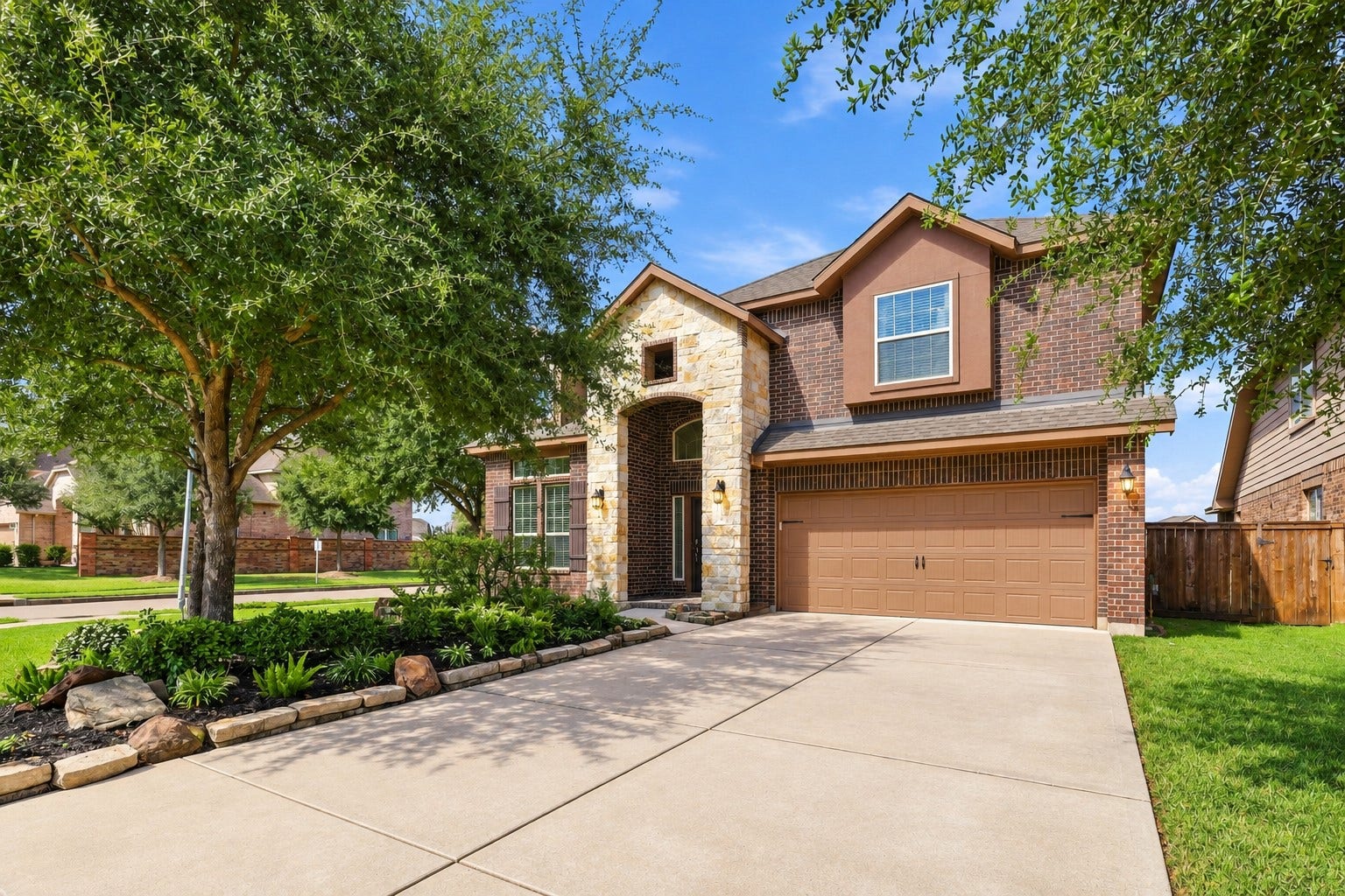11723 Giovanni Lane, Richmond, TX 77406 A Beautiful Home with Wonderful Street Presence! You will love the combination of stone accents, brick detailing, mature trees, and beautifully landscaped flower beds. The spacious driveway provides a welcoming approach to the home, while the elegant two-story design gives it a wonderful presence from the street.
