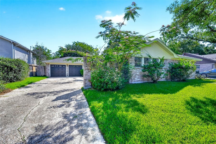 Property photo for 15207 Pleasant Valley Road, Houston, TX