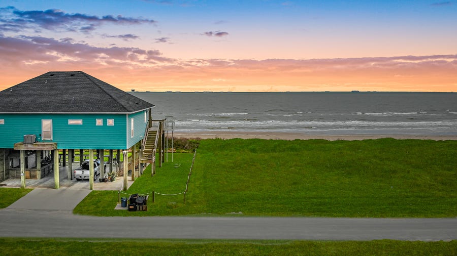 Property photo for 1117 Blue Water Drive, Crystal Beach, TX
