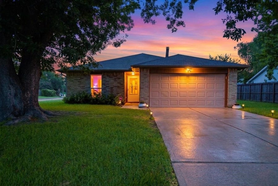 Property photo for 15738 Gatebriar Drive, Missouri City, TX