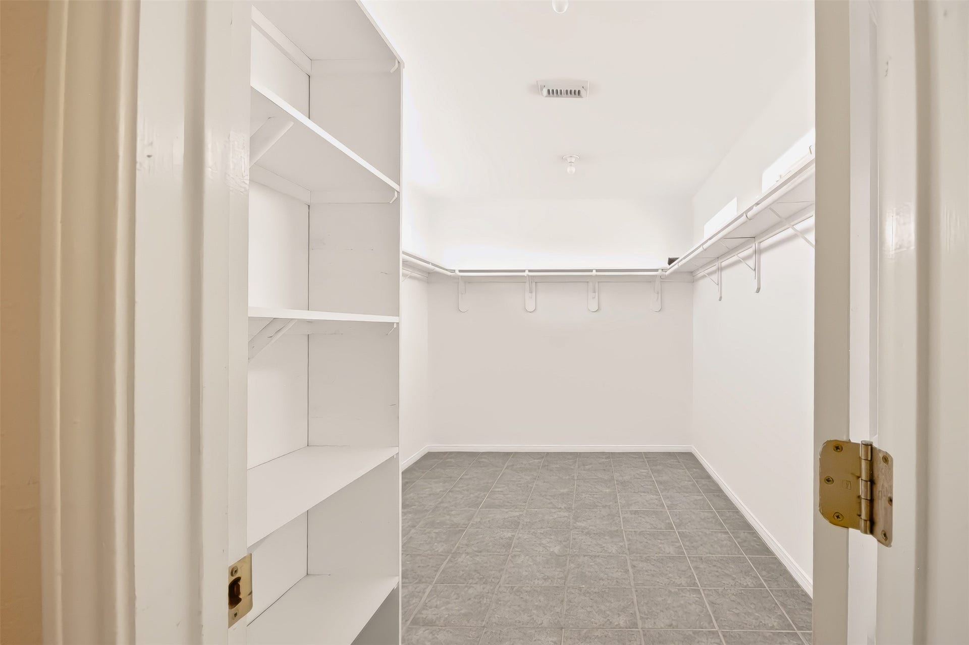1144 Sailfish Street, Bayou Vista, TX 77563 PRIMARY BEDROOM CLOSET