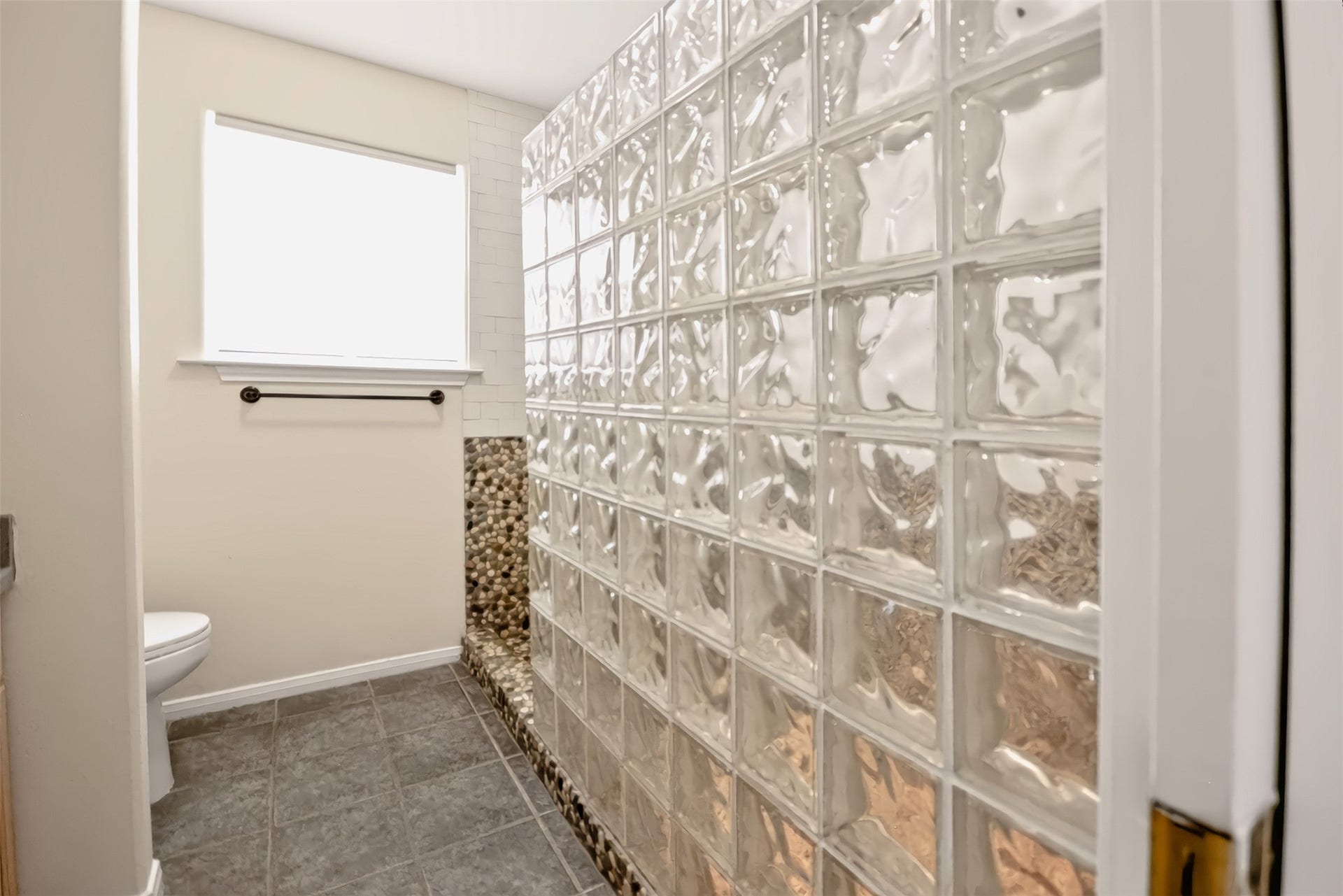 1144 Sailfish Street, Bayou Vista, TX 77563 PRIMARY BATHROOM