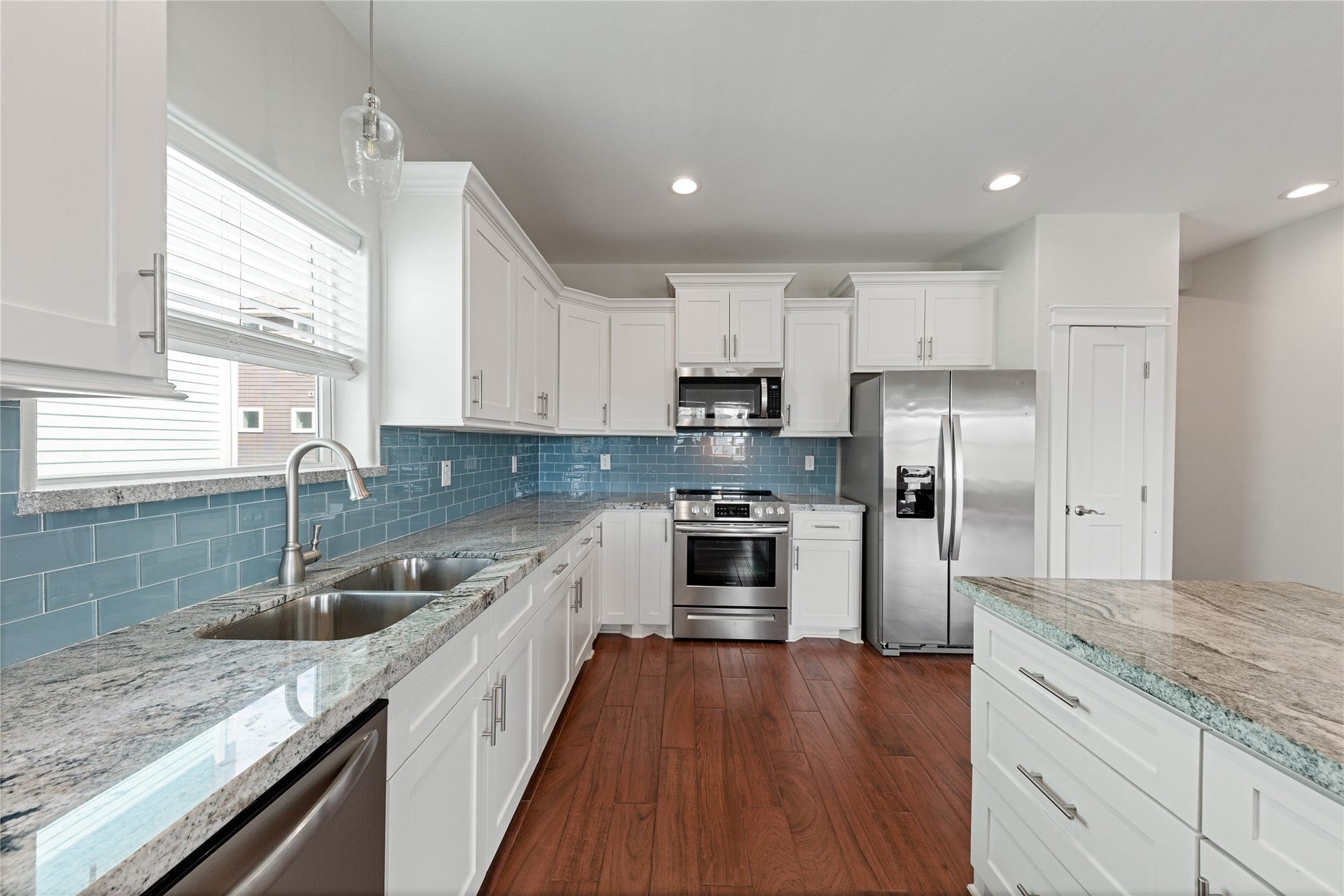 9614 Teichman Road, Galveston, TX 77554 Open kitchen