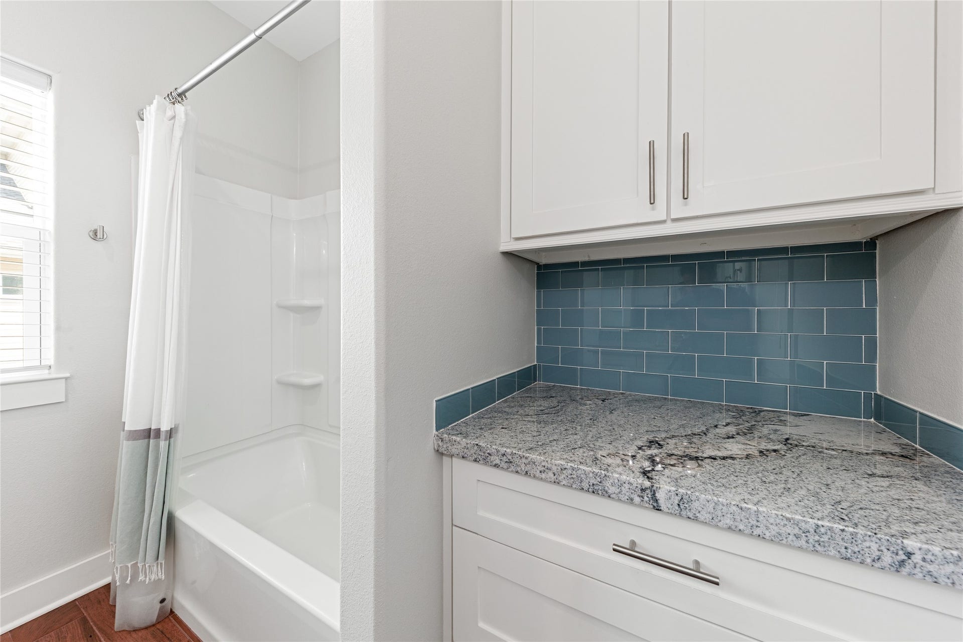 9614 Teichman Road, Galveston, TX 77554 2nd Full Bathroom