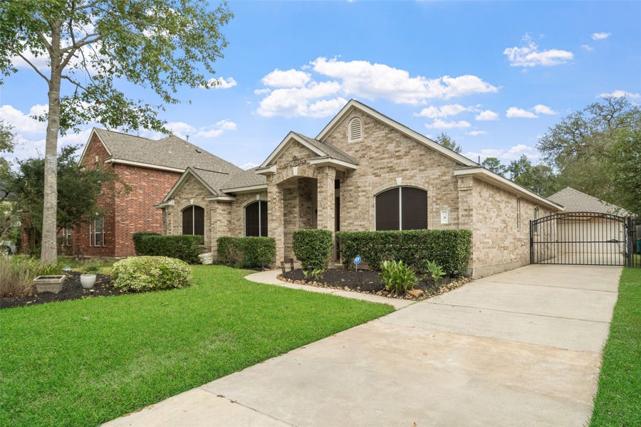 Property photo for 6 W Prairie Dawn Circle, The Woodlands, TX
