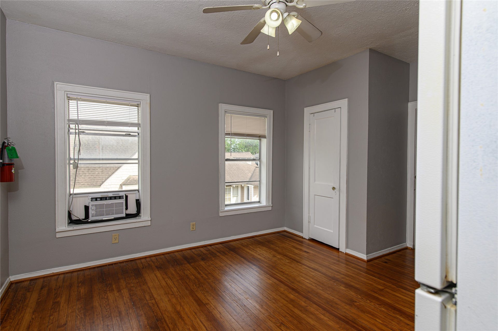 4620 Clay, #B, Houston, TX 77023 4620 Clay, #B, Houston, TX 77023