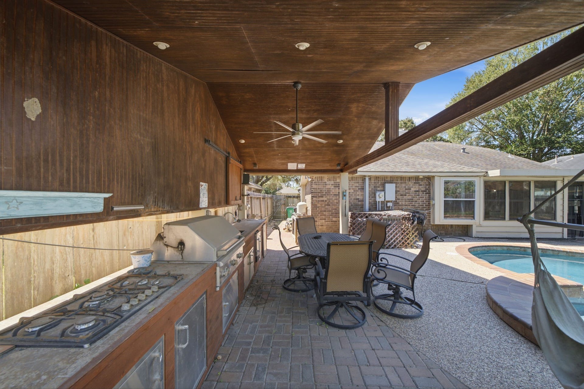 Outdoor kitchen