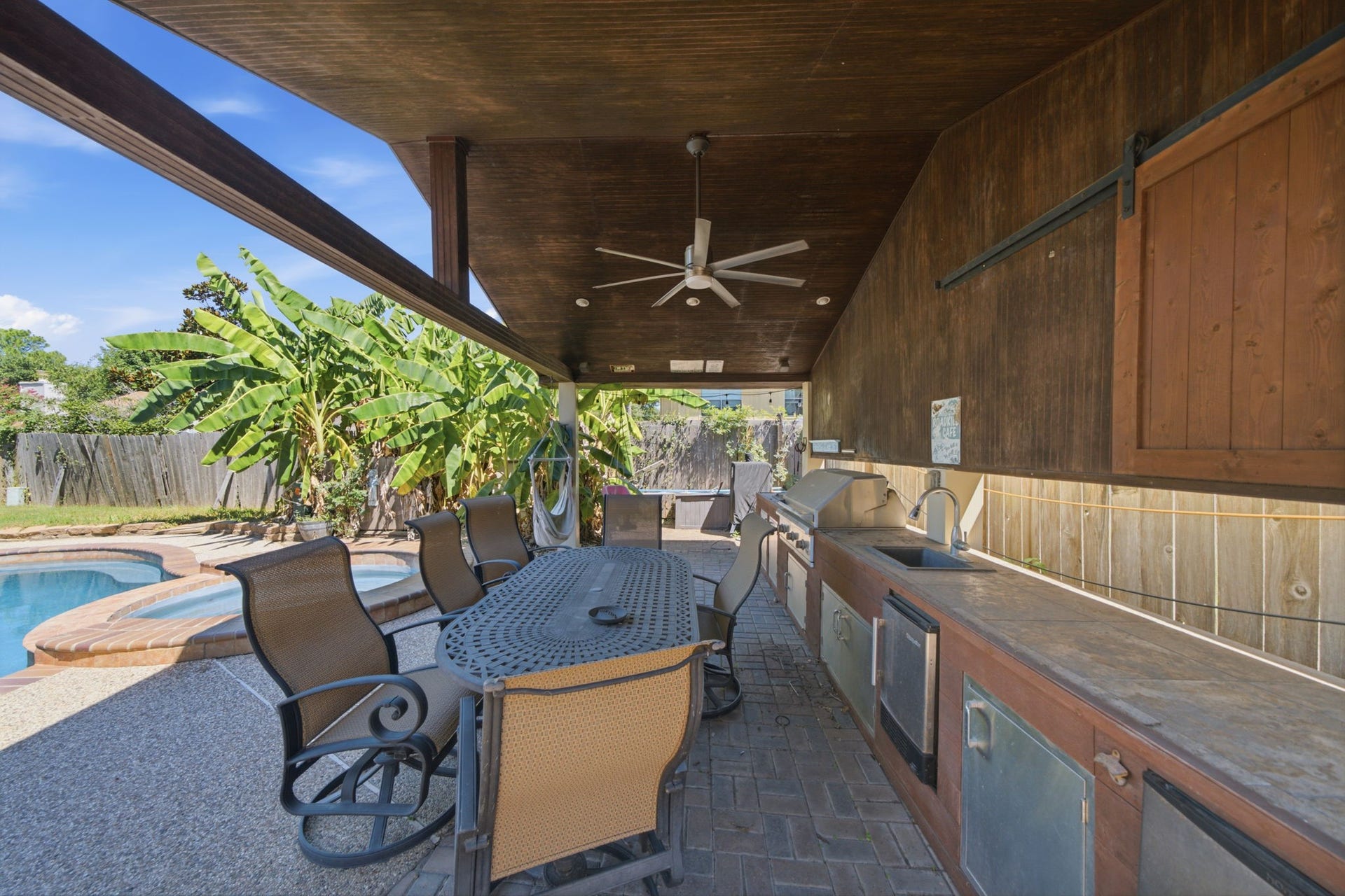 Outdoor kitchen