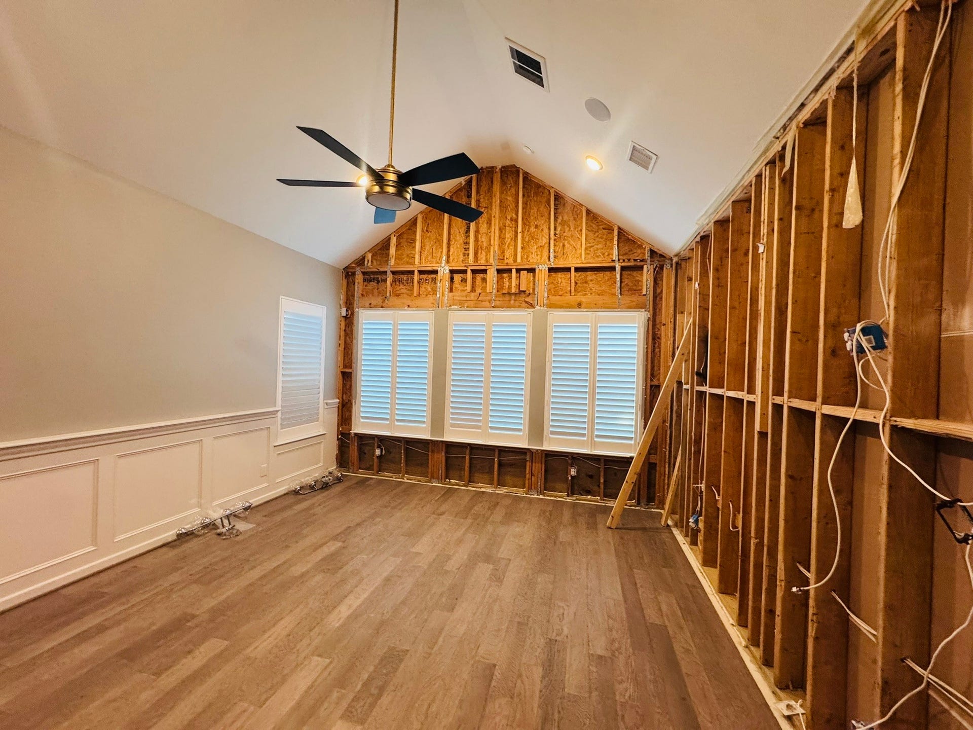 15 Quiet Mead Place, The Woodlands, TX 77375 Primary bedroom suit currently