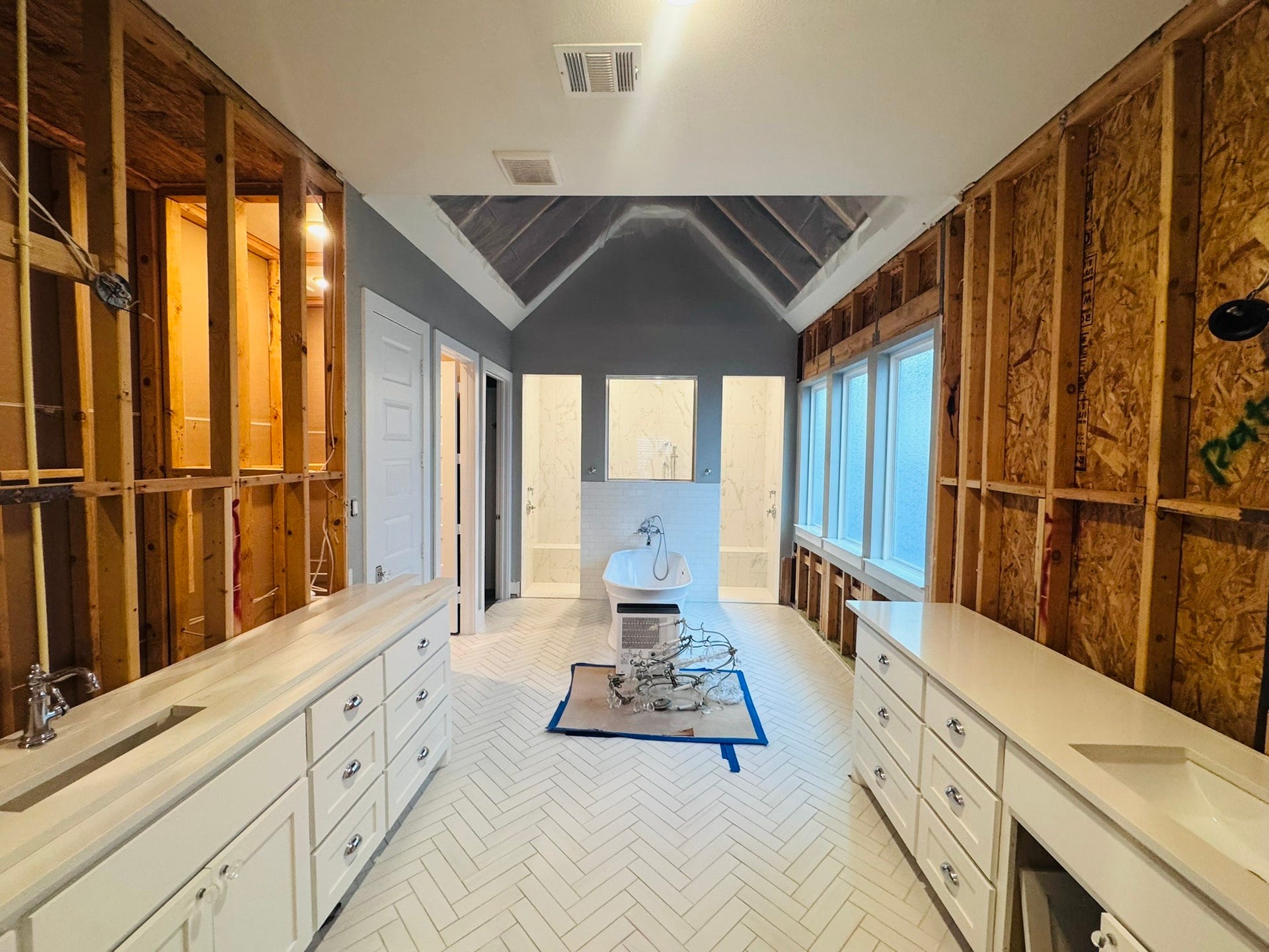 15 Quiet Mead Place, The Woodlands, TX 77375 Primary bedroom bath Currently