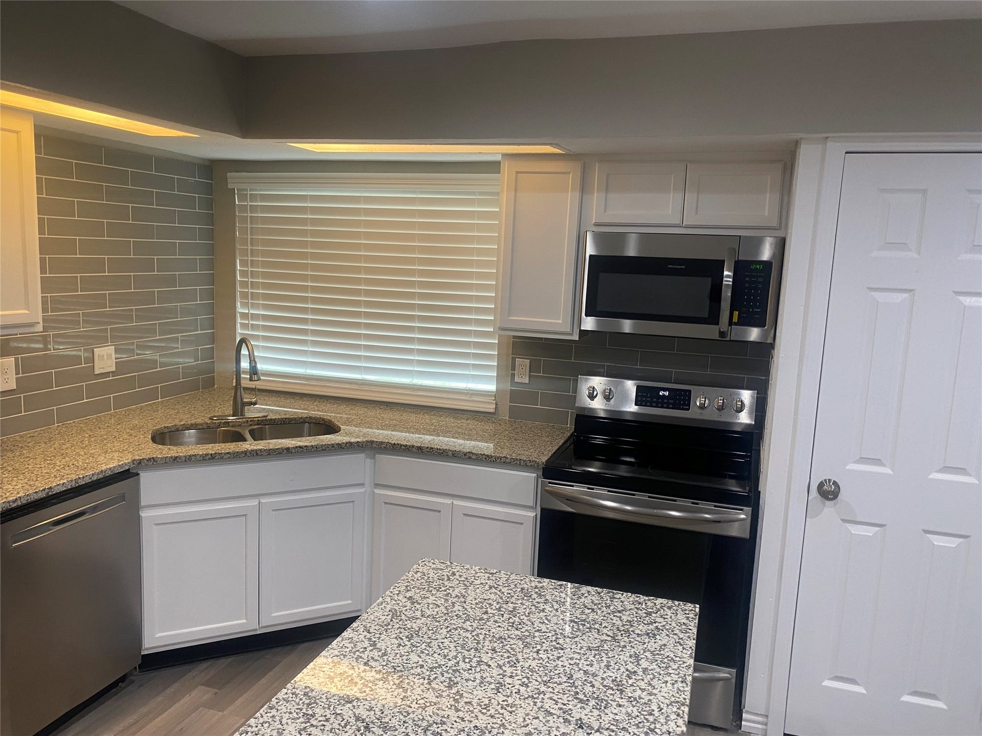 ADDITIONAL KITCHEN VIEW