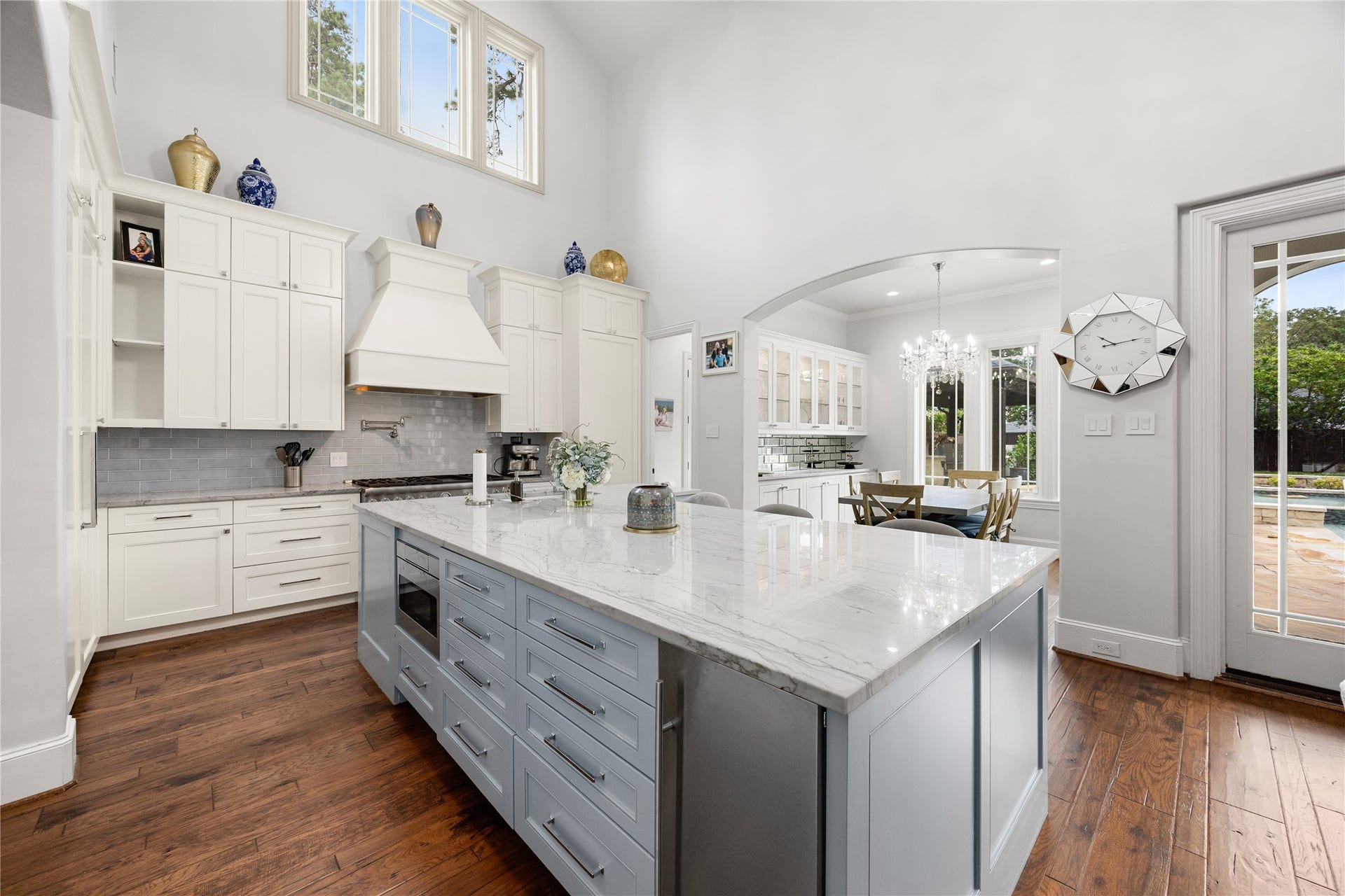 330 E Gaywood Drive, Houston, TX 77079 Updated Kitchen is open to the family room and the breakfast room. Paneled and stainless steel appliances, large island with counter height seating. A pool bath is in the back corner.
