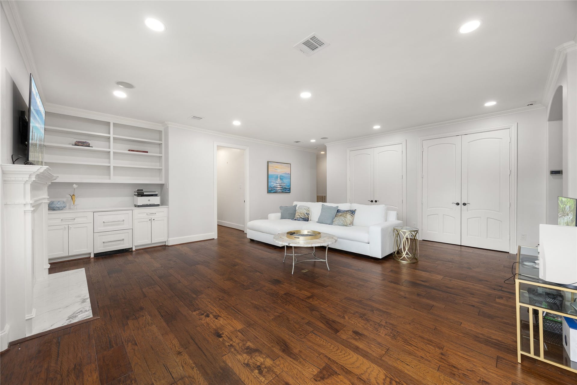 330 E Gaywood Drive, Houston, TX 77079 330 E Gaywood Drive, Houston, TX 77079