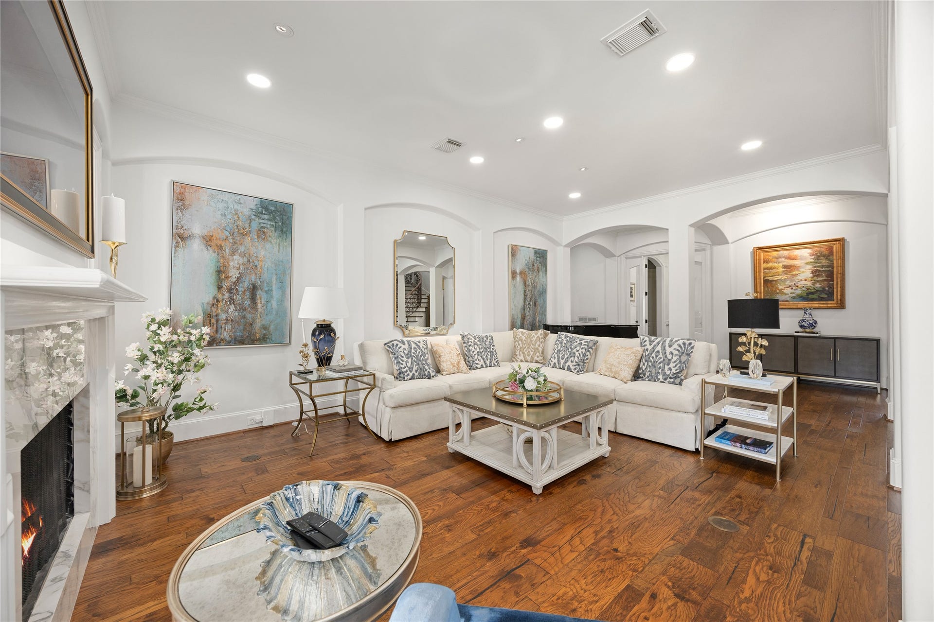 330 E Gaywood Drive, Houston, TX 77079 The Formal Living room is spacious has a fireplace.