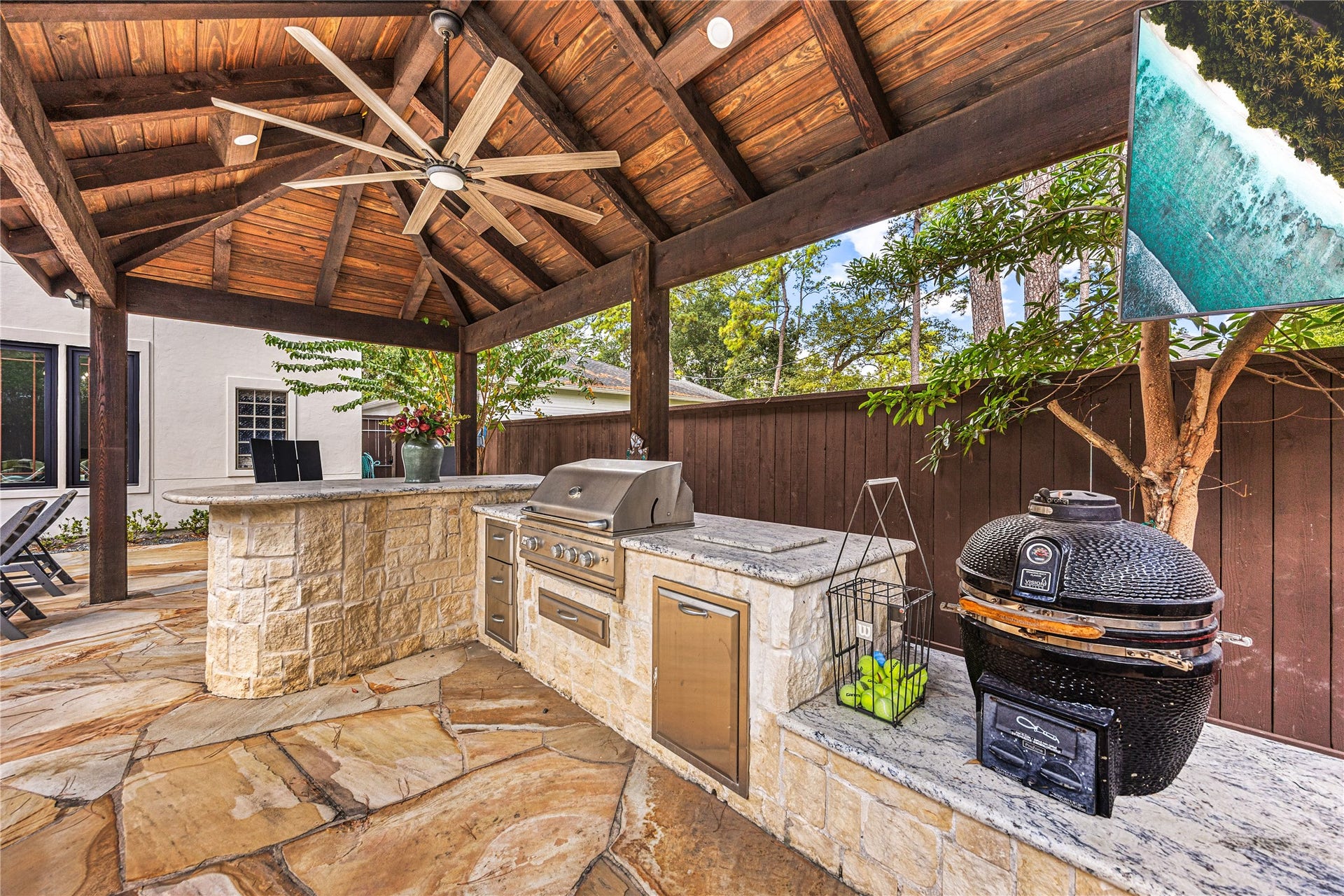330 E Gaywood Drive, Houston, TX 77079 330 E Gaywood Drive, Houston, TX 77079