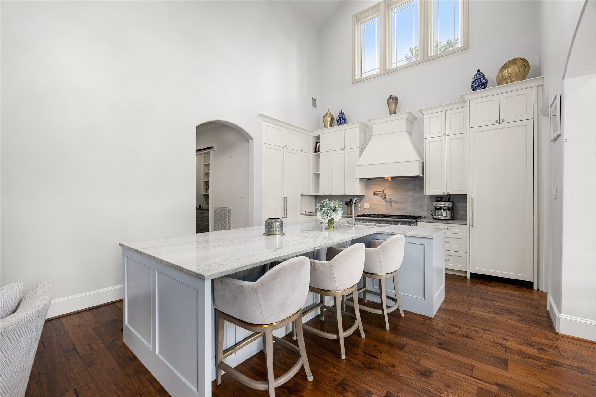 330 E Gaywood Drive, Houston, TX 77079 Island seating at the breakfast bar in the kitchen.