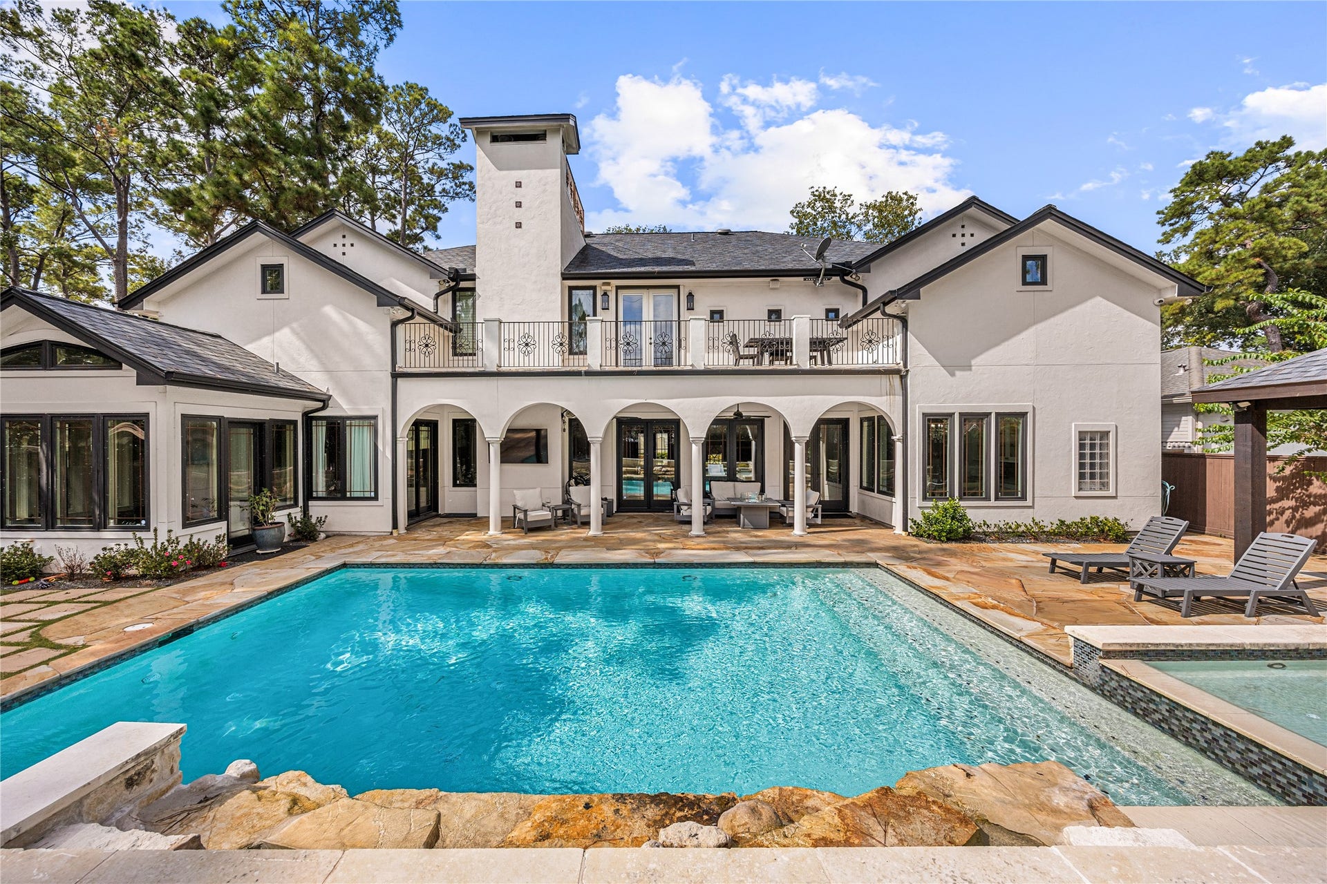 330 E Gaywood Drive, Houston, TX 77079 330 E Gaywood Drive, Houston, TX 77079