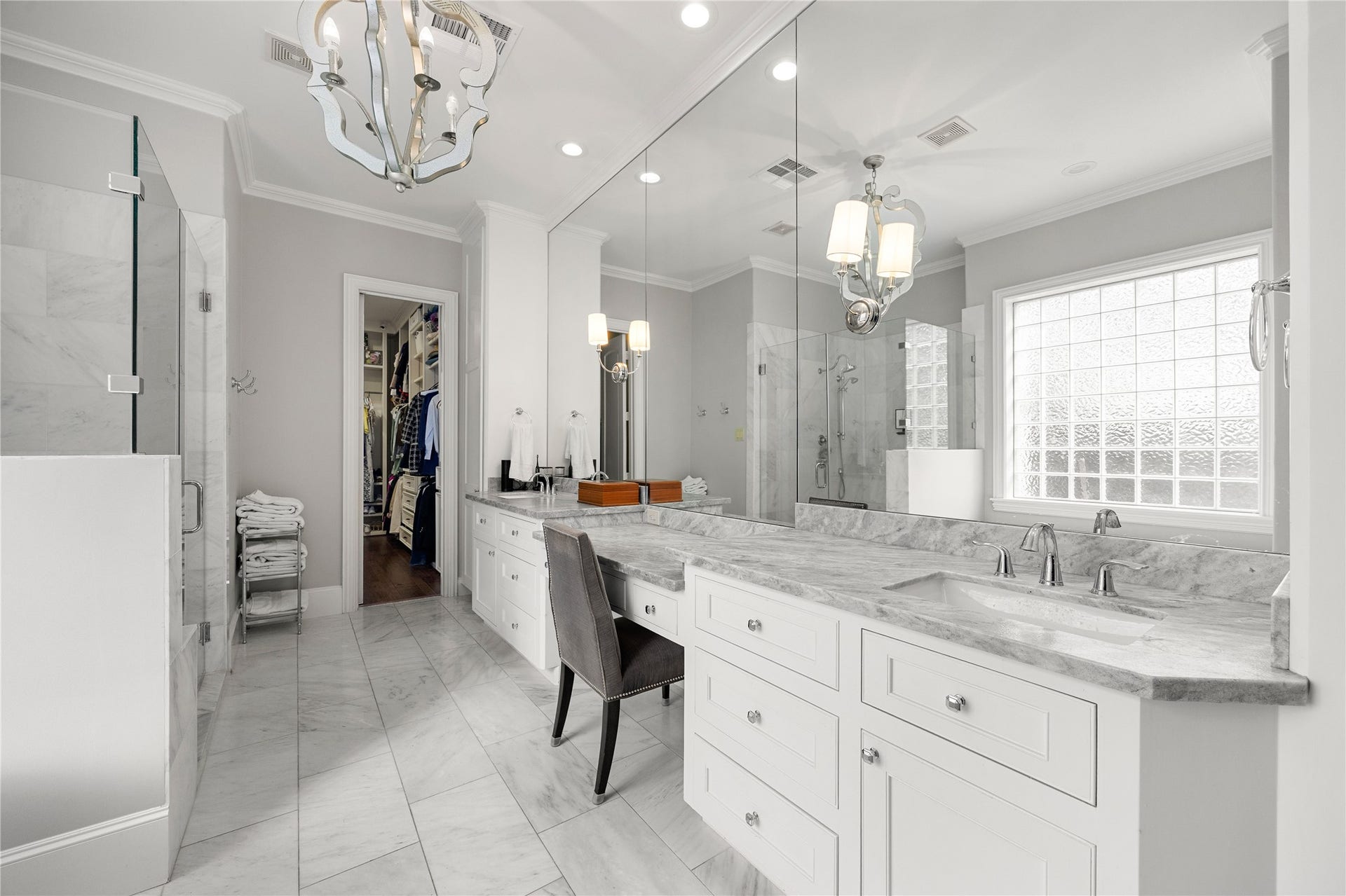 330 E Gaywood Drive, Houston, TX 77079 330 E Gaywood Drive, Houston, TX 77079