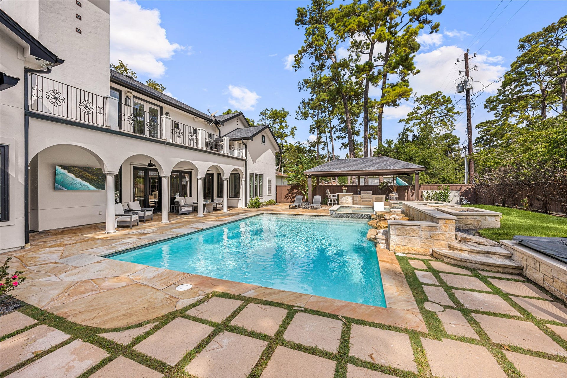 330 E Gaywood Drive, Houston, TX 77079 330 E Gaywood Drive, Houston, TX 77079