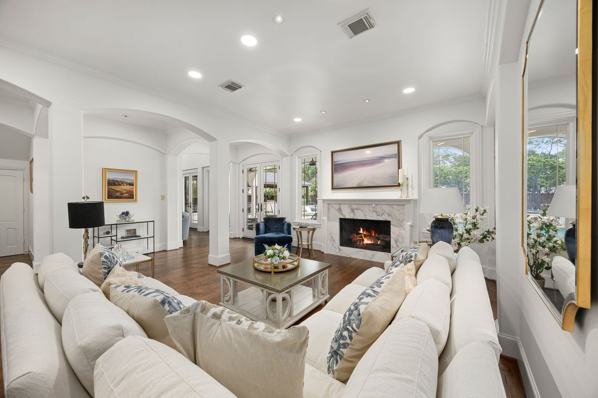 330 E Gaywood Drive, Houston, TX 77079 330 E Gaywood Drive, Houston, TX 77079