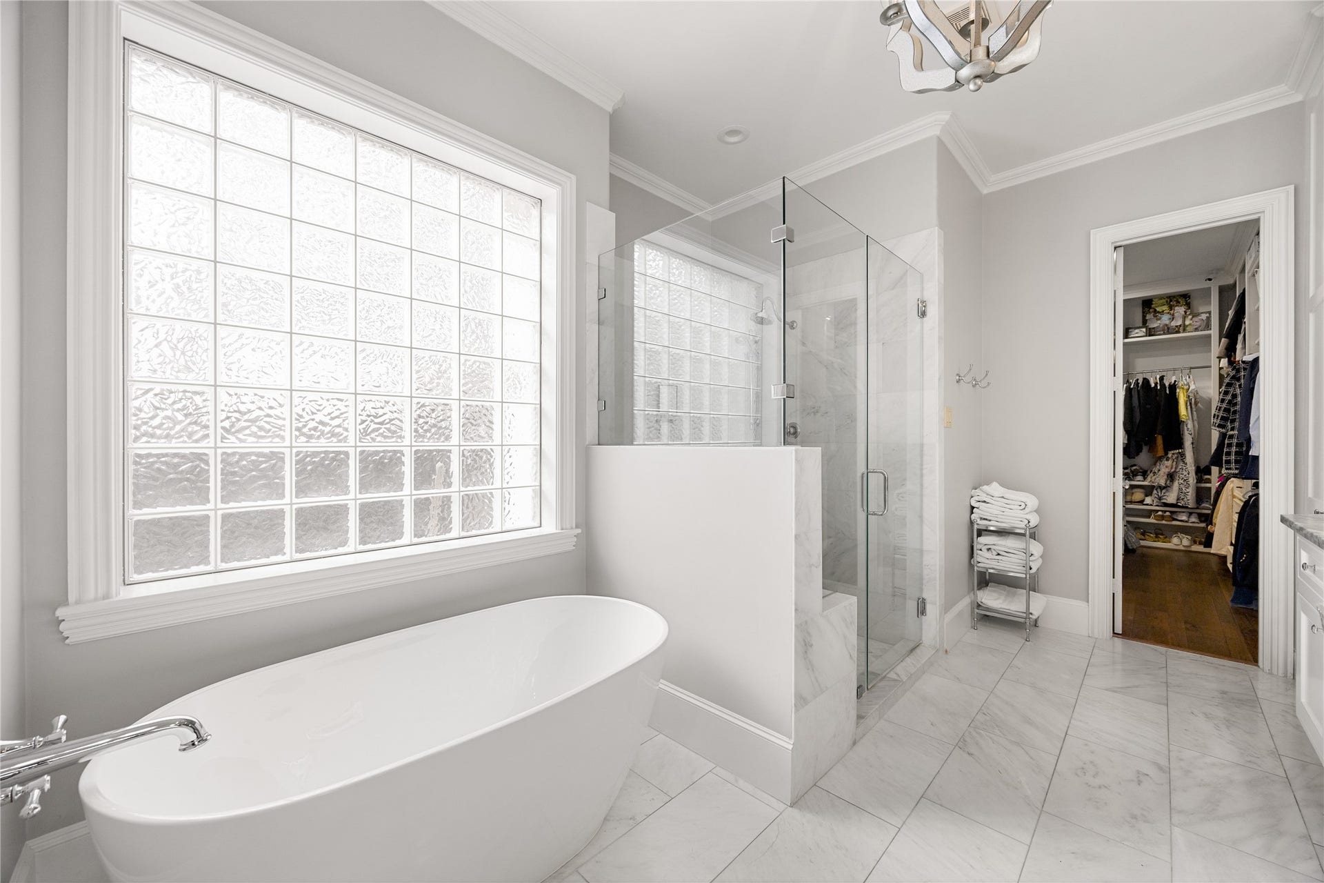 330 E Gaywood Drive, Houston, TX 77079 330 E Gaywood Drive, Houston, TX 77079