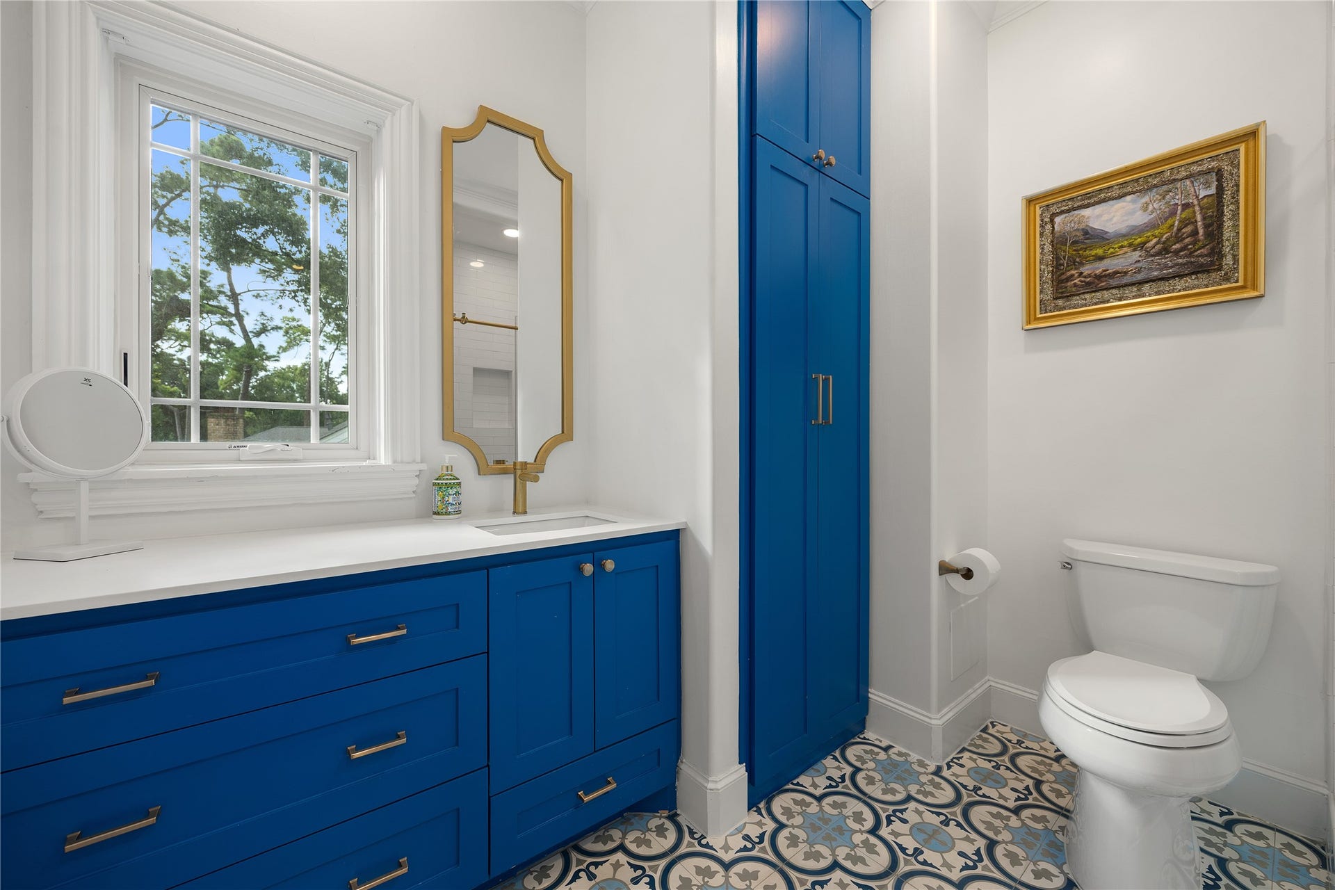 330 E Gaywood Drive, Houston, TX 77079 330 E Gaywood Drive, Houston, TX 77079