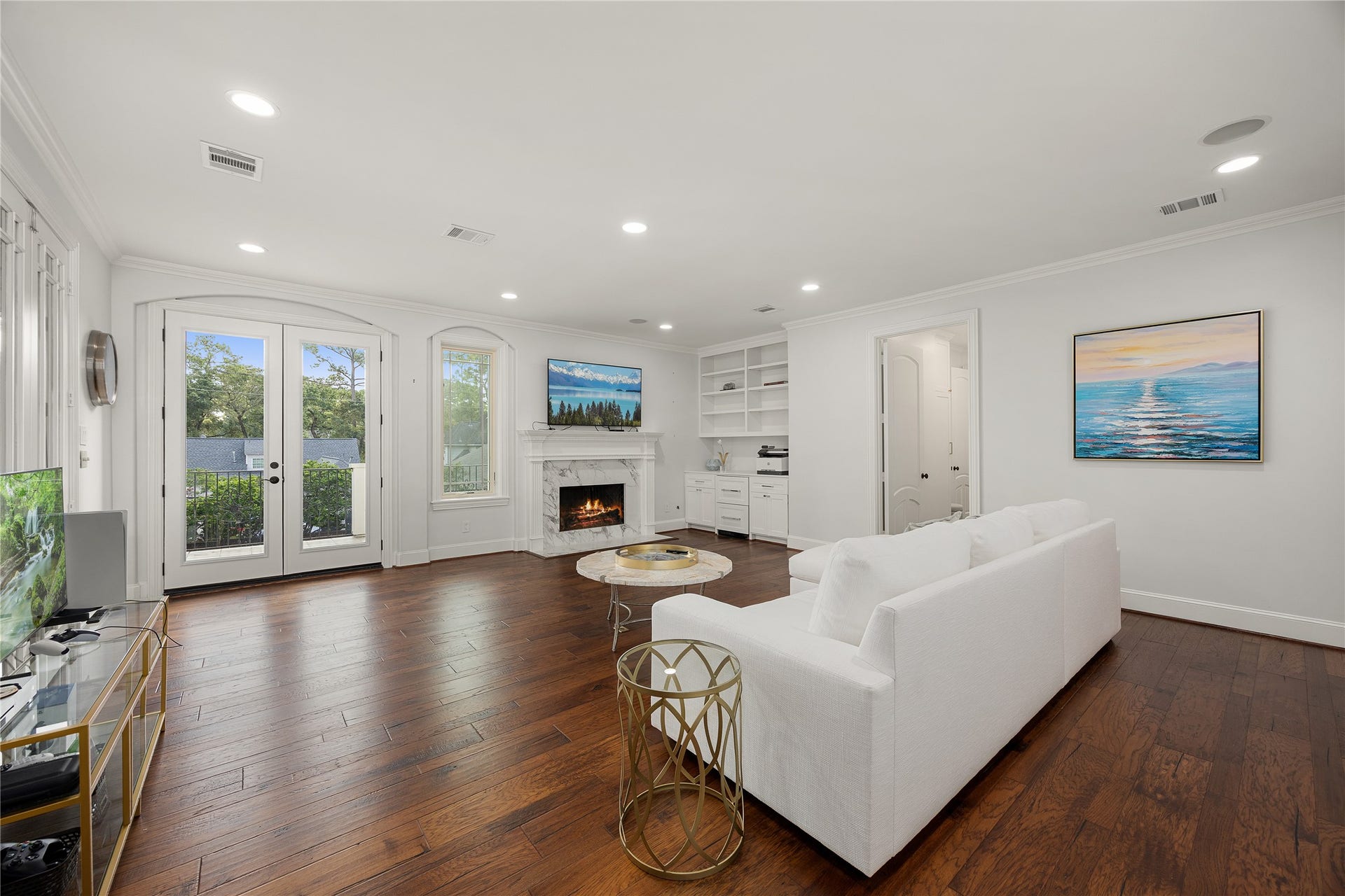 330 E Gaywood Drive, Houston, TX 77079 Spacious Game Room has balcony access overlooking the backyard, a fireplace built in cabinets and two spacious closets.